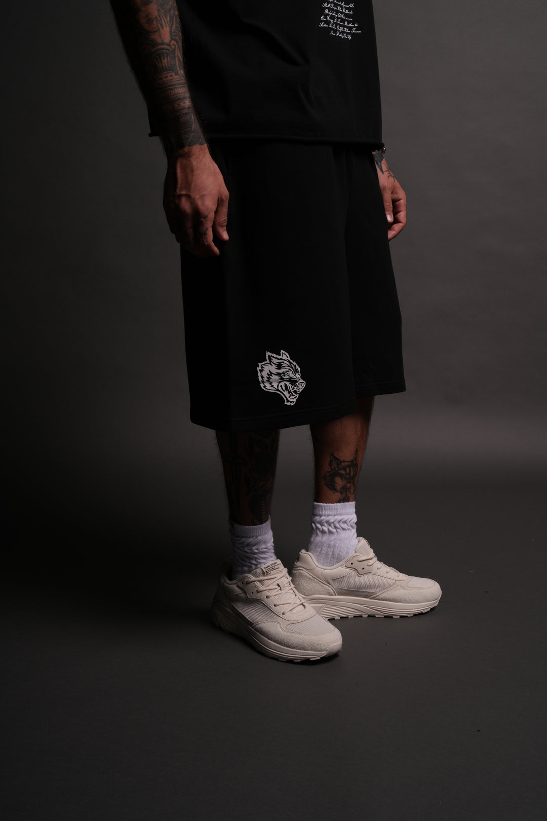 SSDDNFGU FRVR Oversized Osiris Sweat Shorts in Black