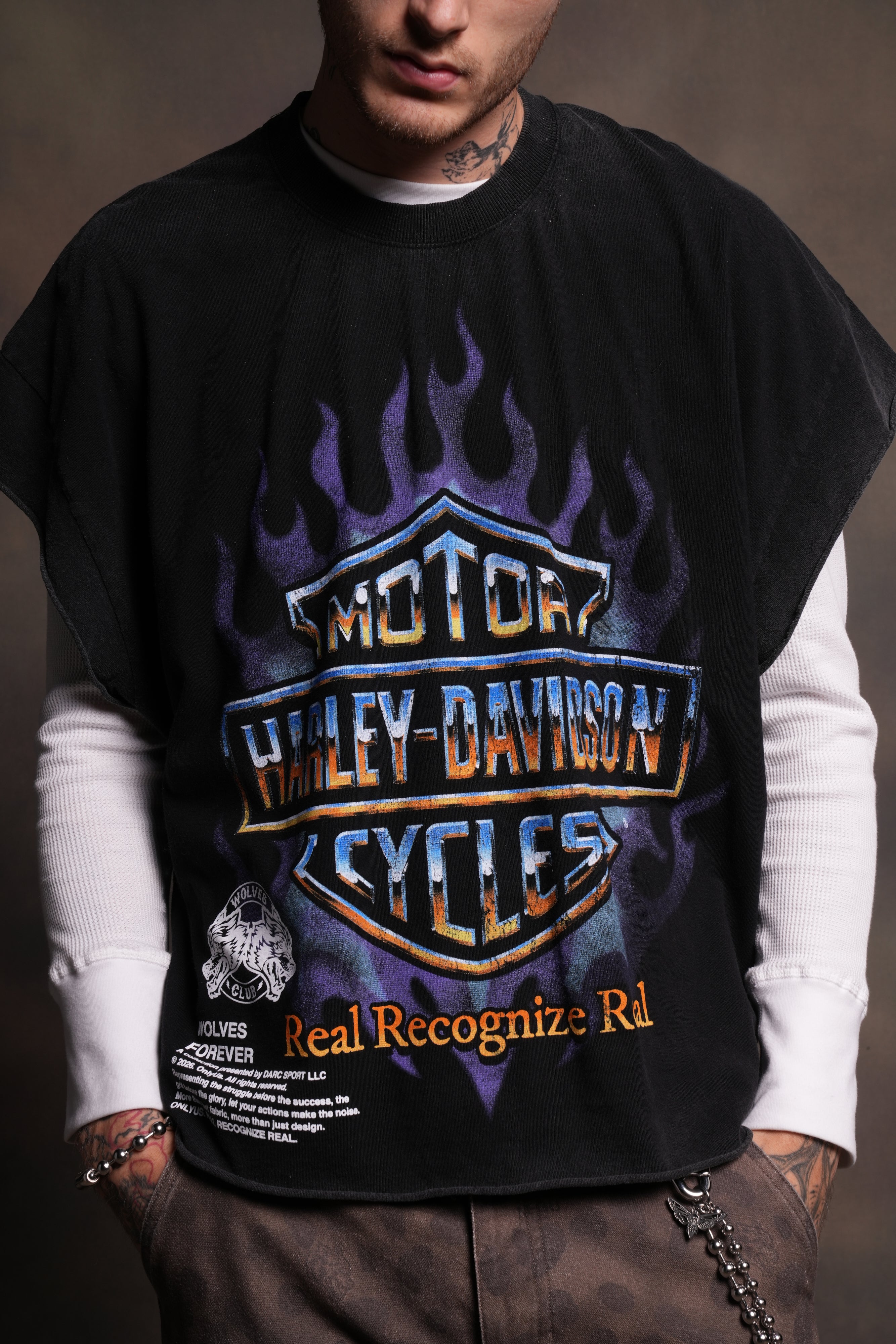 Iron Fire Grunge Cut-Off Tee in Black – DarcSport