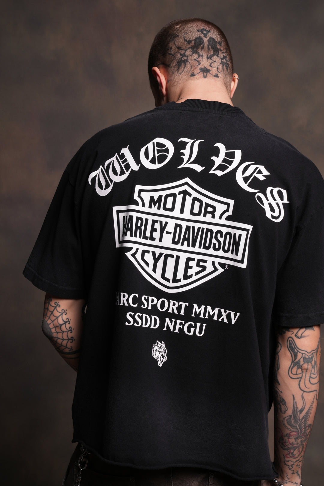 Harley-Davidson Wolves Distressed Grunge Mid-Length Raw Hem Tee in Black Drift Wash