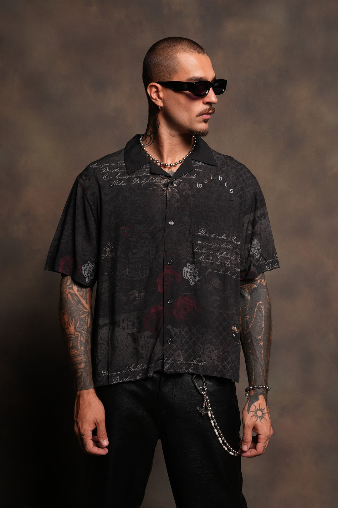 Wolves Pyramid Romero Mid Length Button Up In Rosas Del Corazon