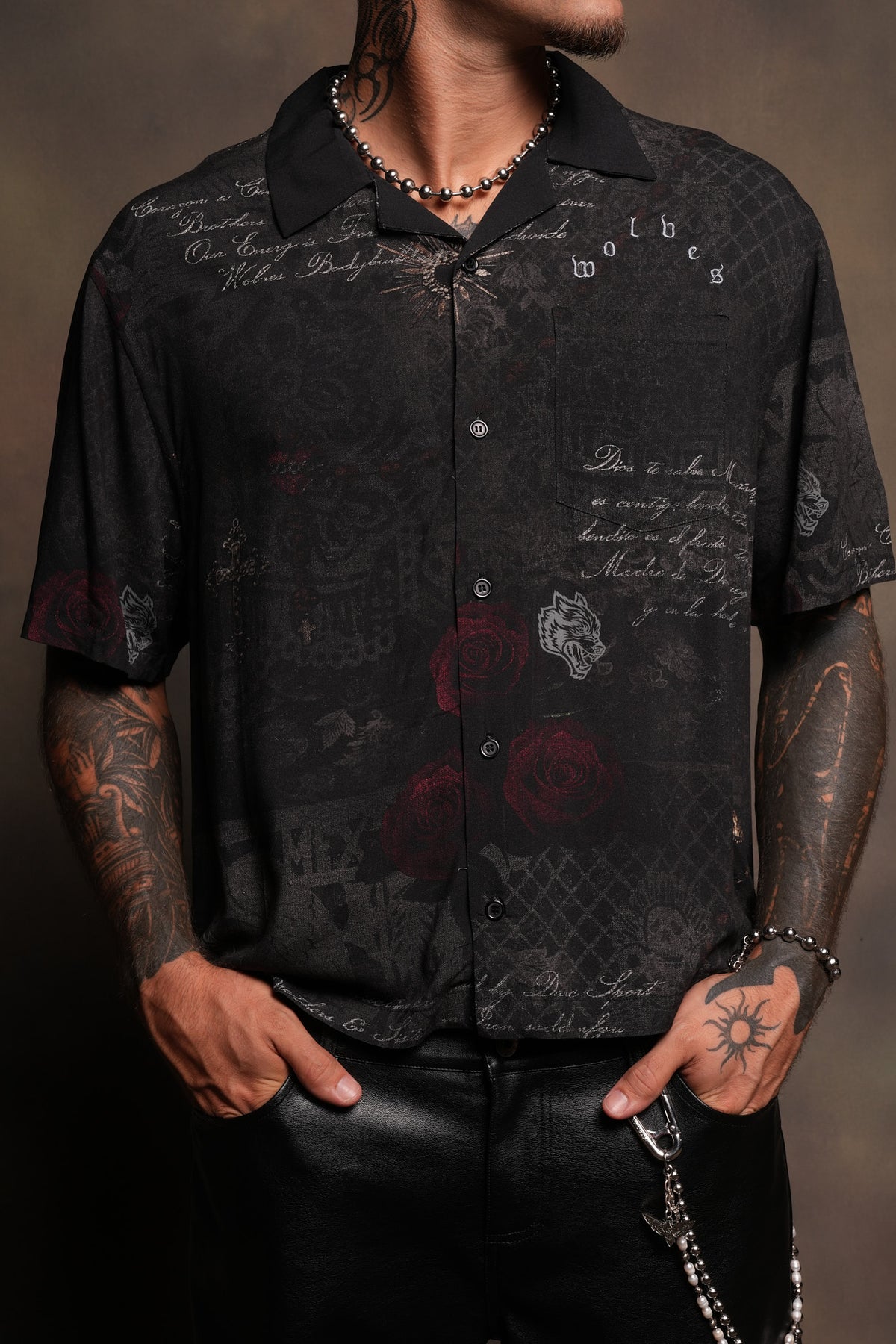 Wolves Pyramid Romero Mid Length Button Up In Rosas Del Corazon