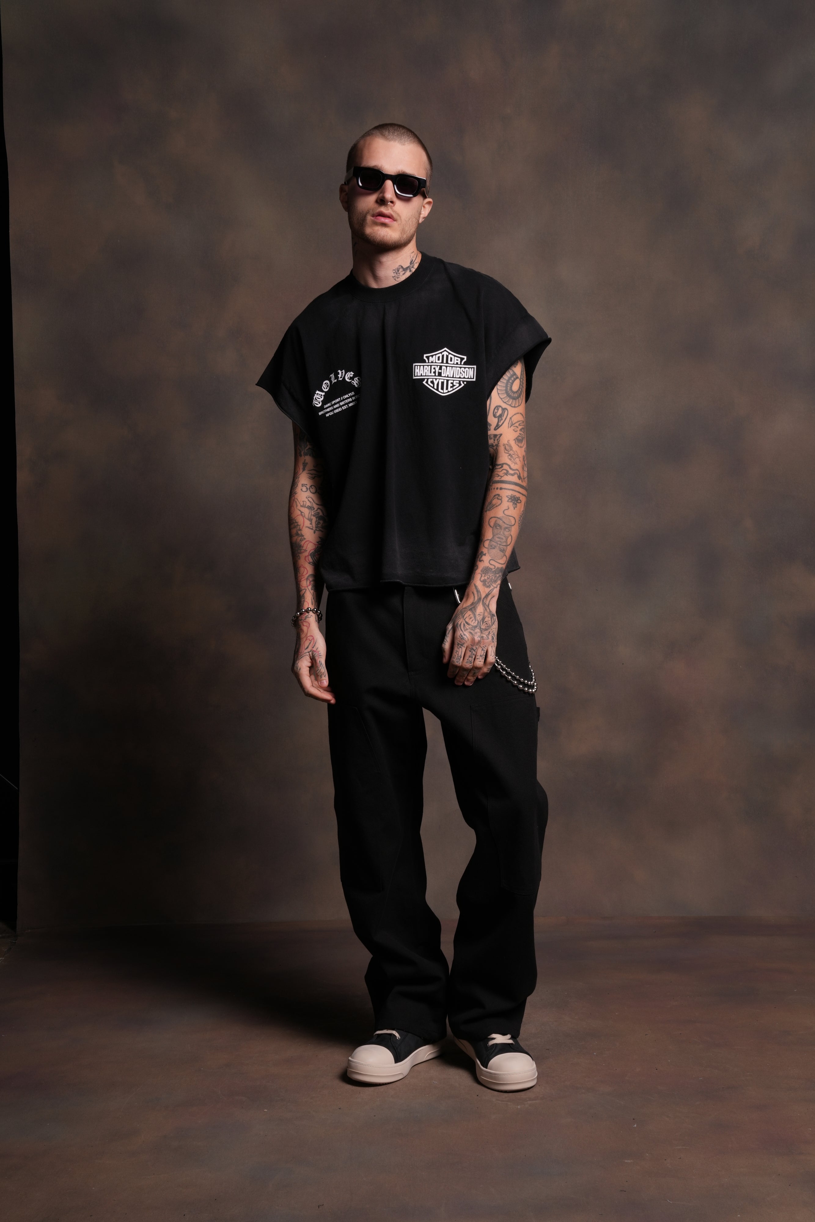 Iron Lightning Grunge Cut-Off Tee in Black Drift Wash