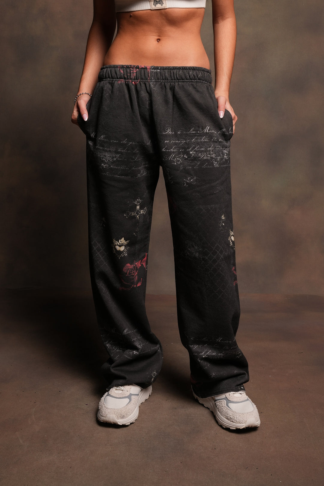 Wolves Pyramid Big Cozy Sweats In Rosas Del Corazon