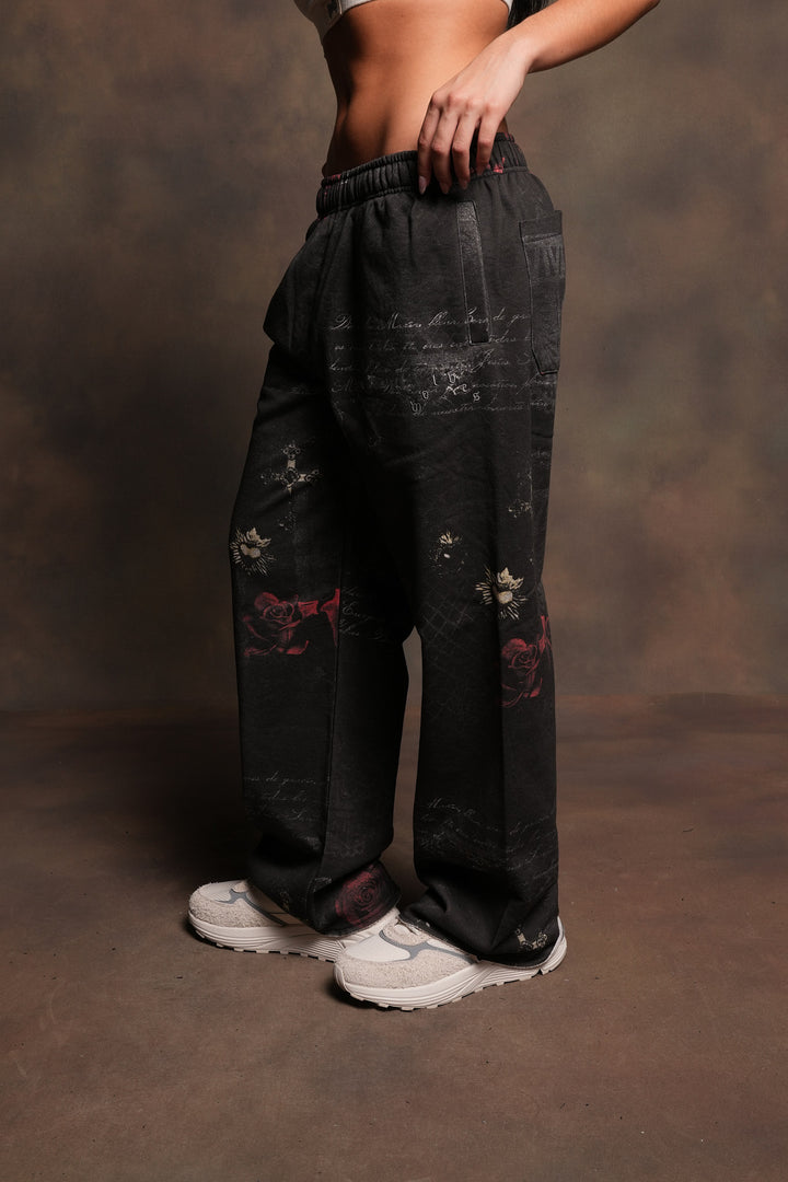 Wolves Pyramid Big Cozy Sweats In Rosas Del Corazon