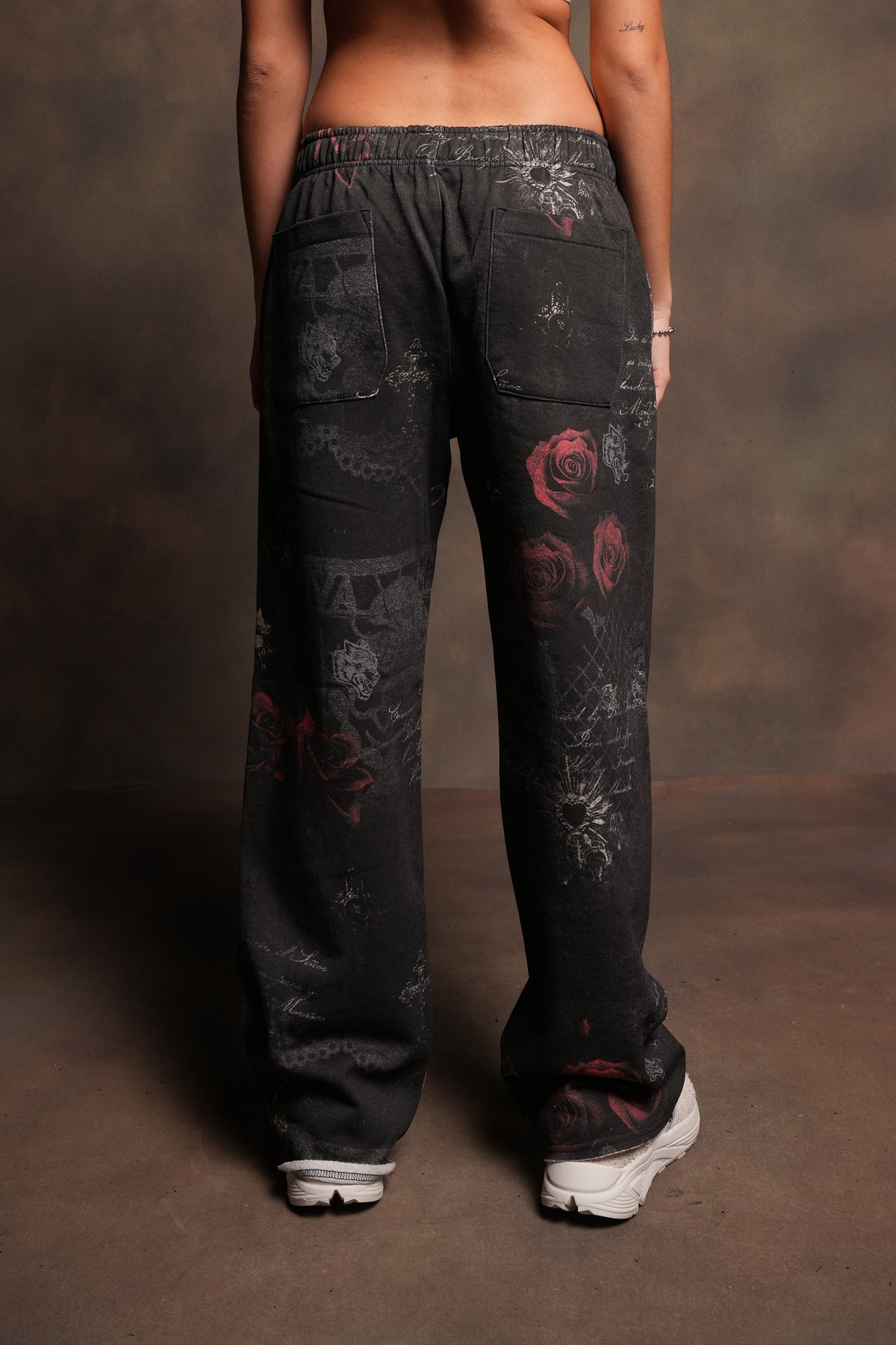 Wolves Pyramid Big Cozy Sweats In Rosas Del Corazon