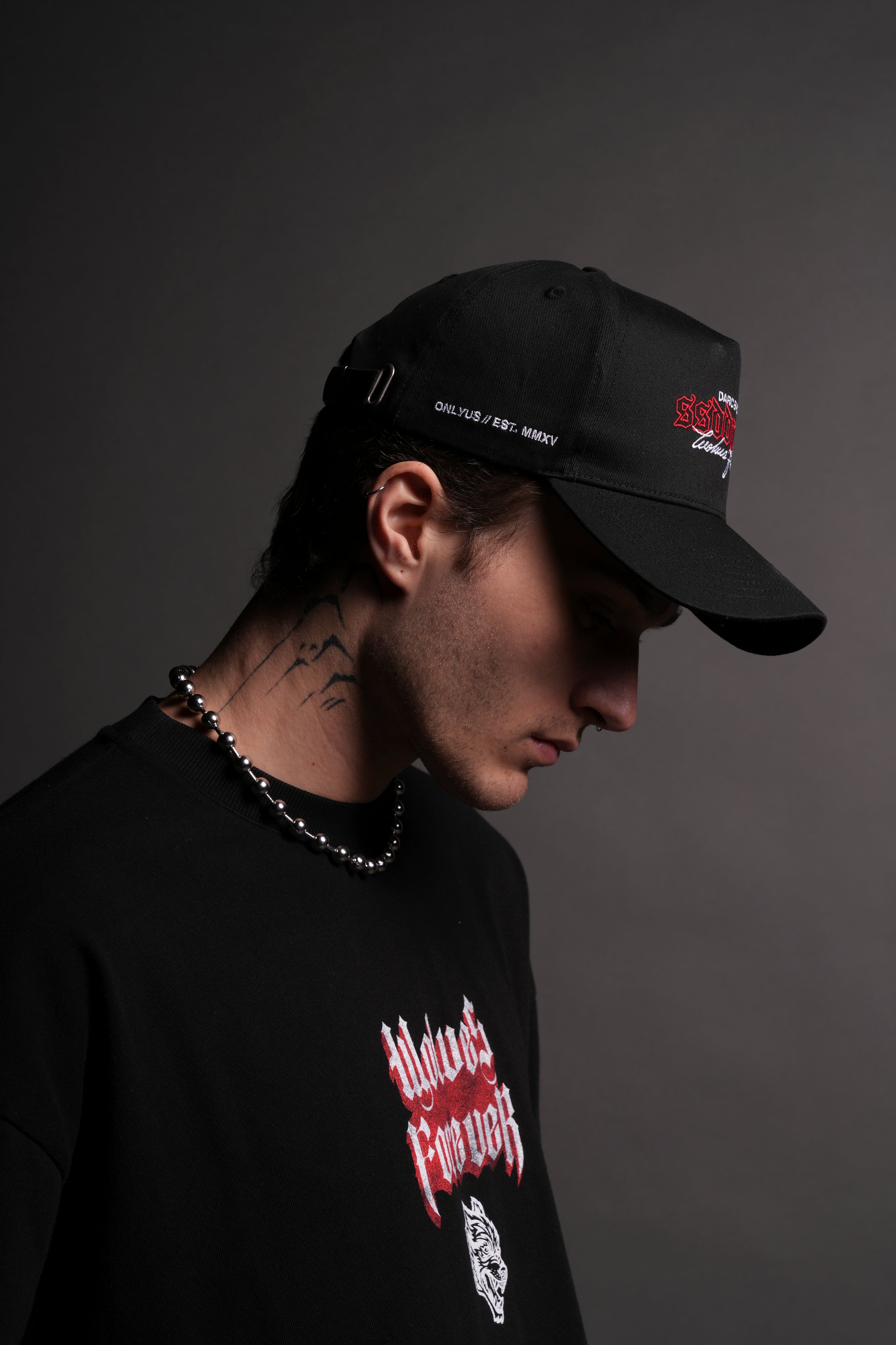 Nuestro Corazón 5 Panel Hat in Black