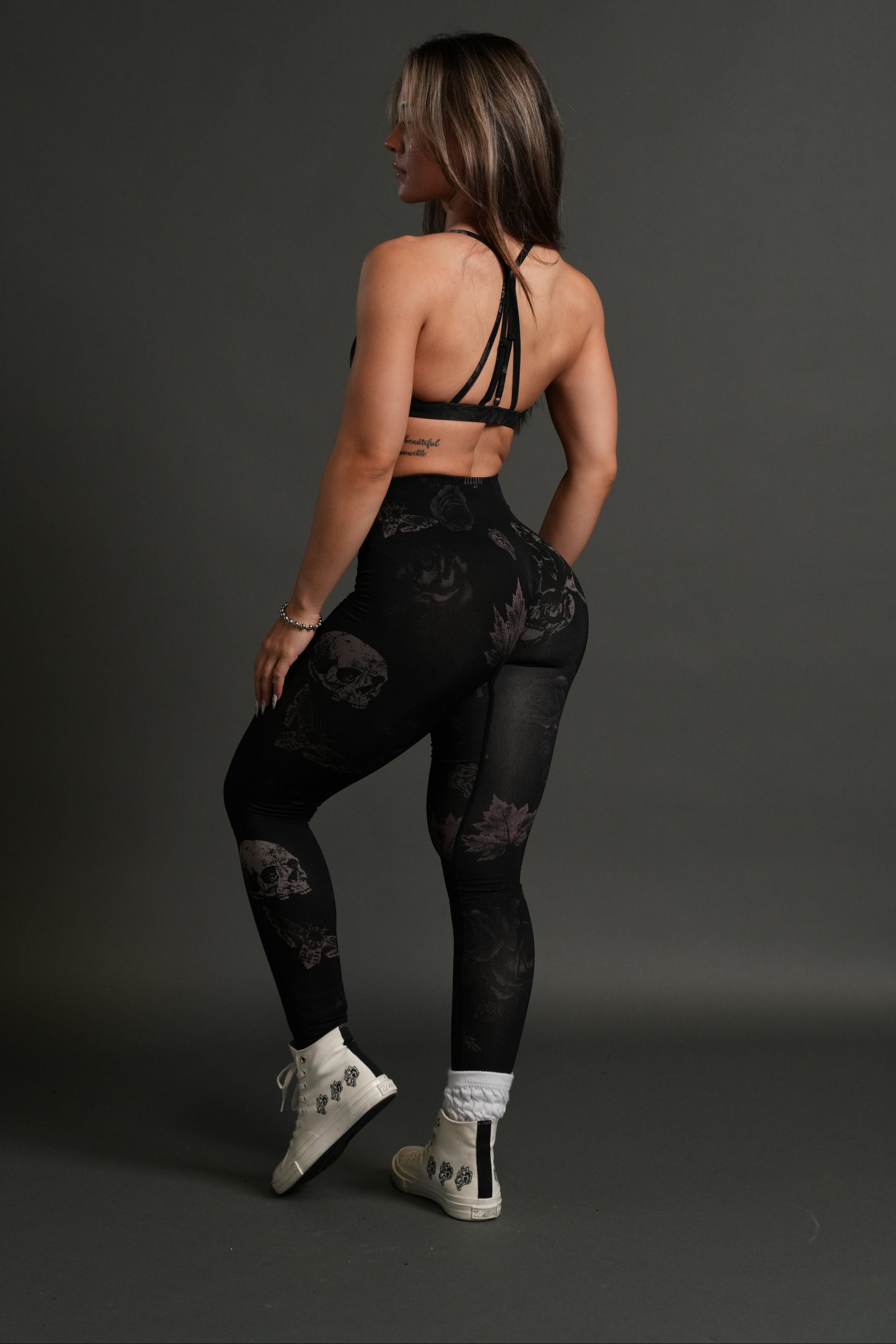 Omen "Everson" Scrunch Leggings in Black Vinatas Flora