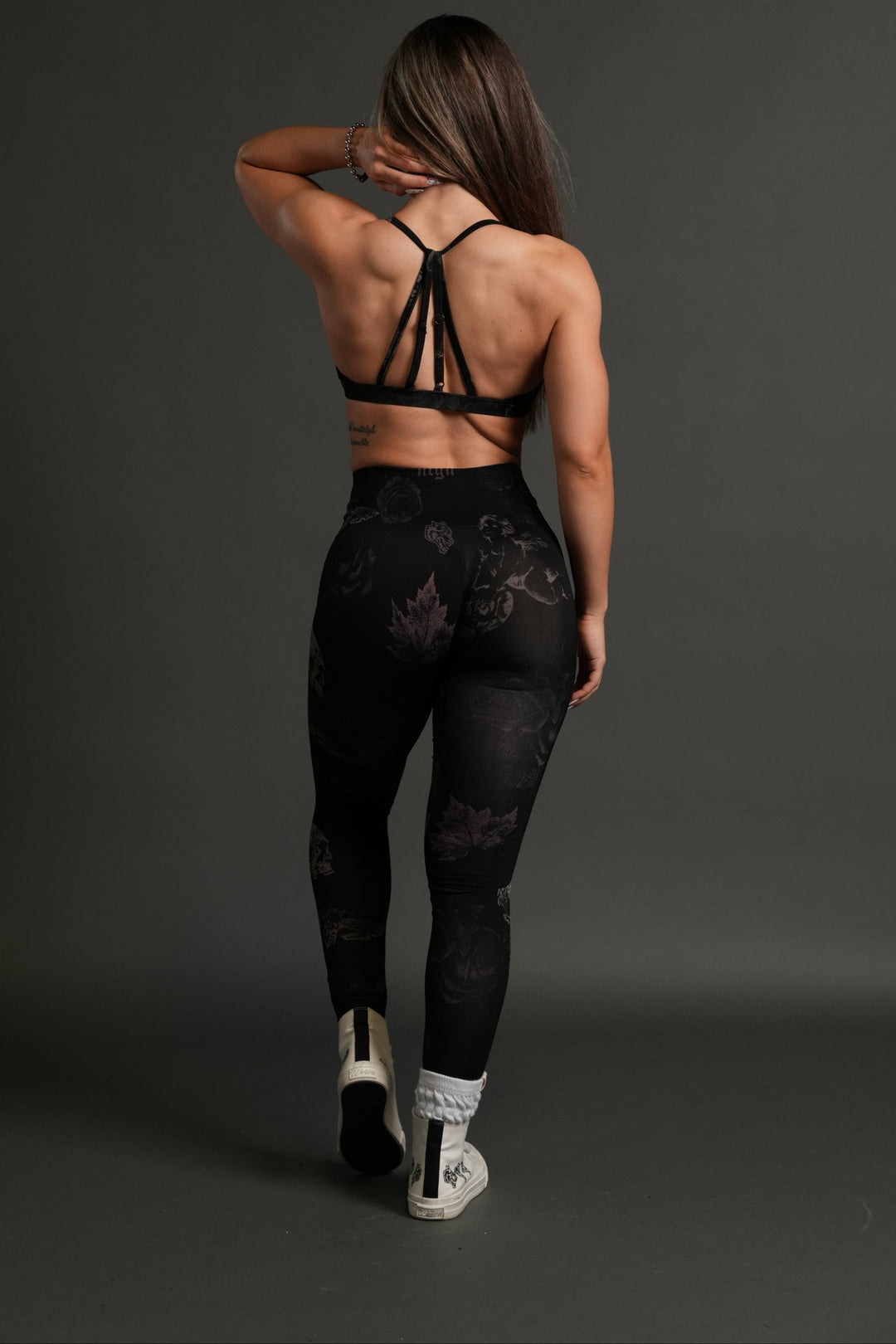 Omen "Everson" Scrunch Leggings in Black Vinatas Flora