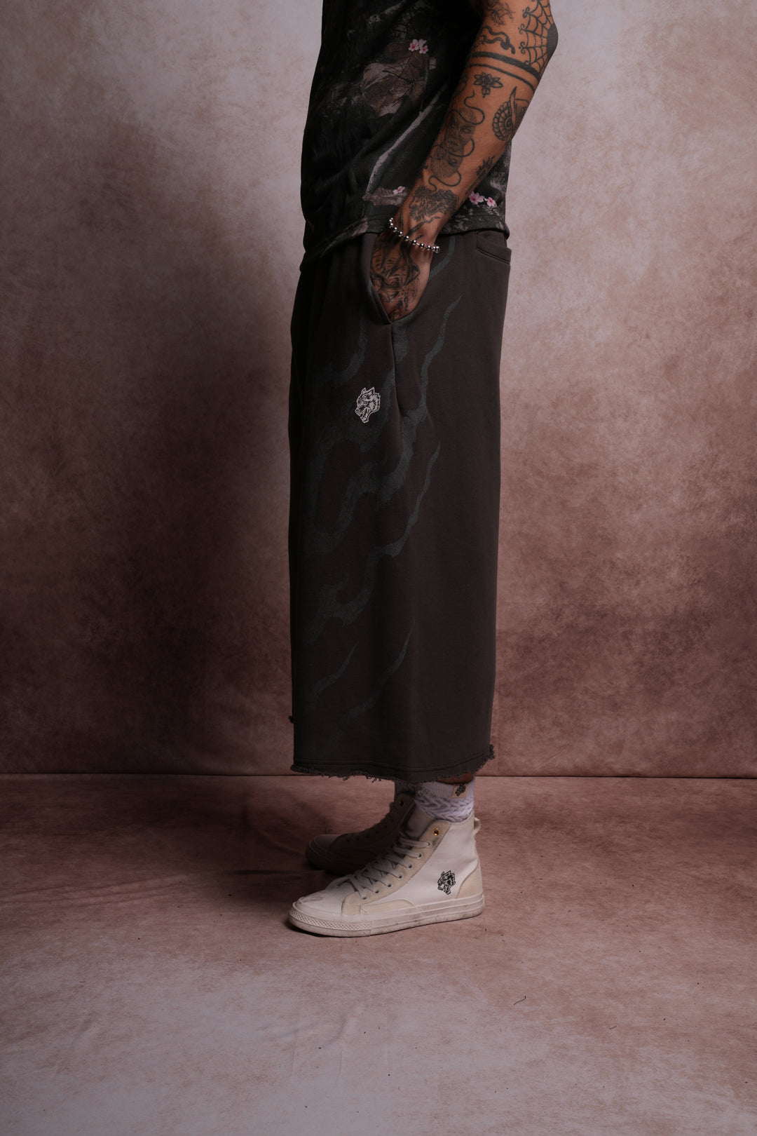 Darc Infernal Oversized Omen Cropped Sweat Pants in Wolf Gray