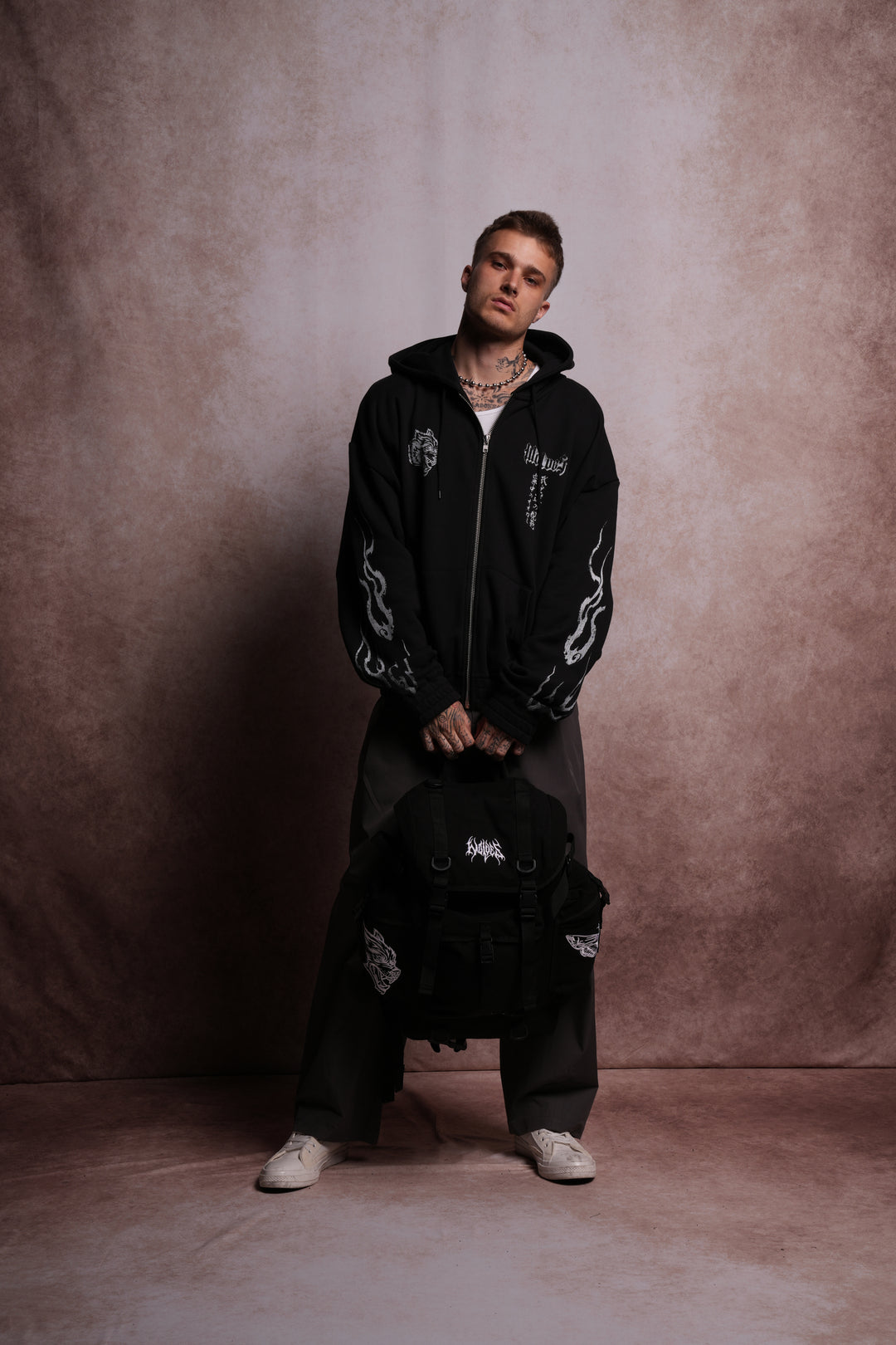 Wolves Hesh Traveler Backpack in Black