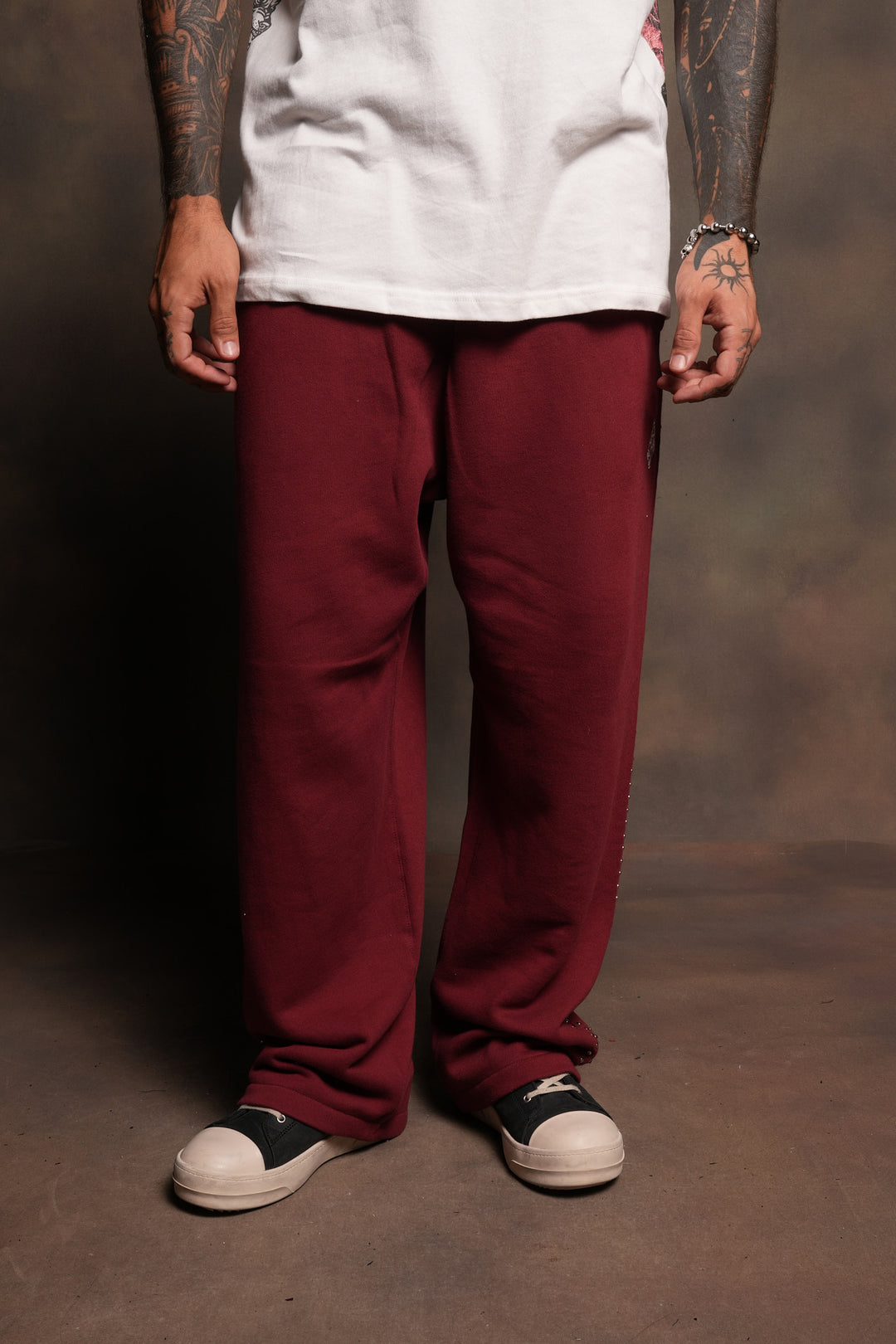 Stud Muerto Baggier Bigelow Sweat Pants In Cherry Red