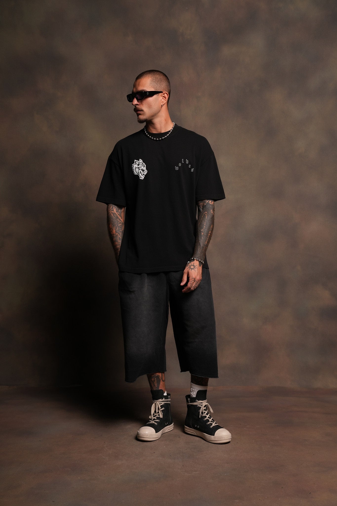 Hand That Holds Premium Oversized Tee In Black – DarcSport
