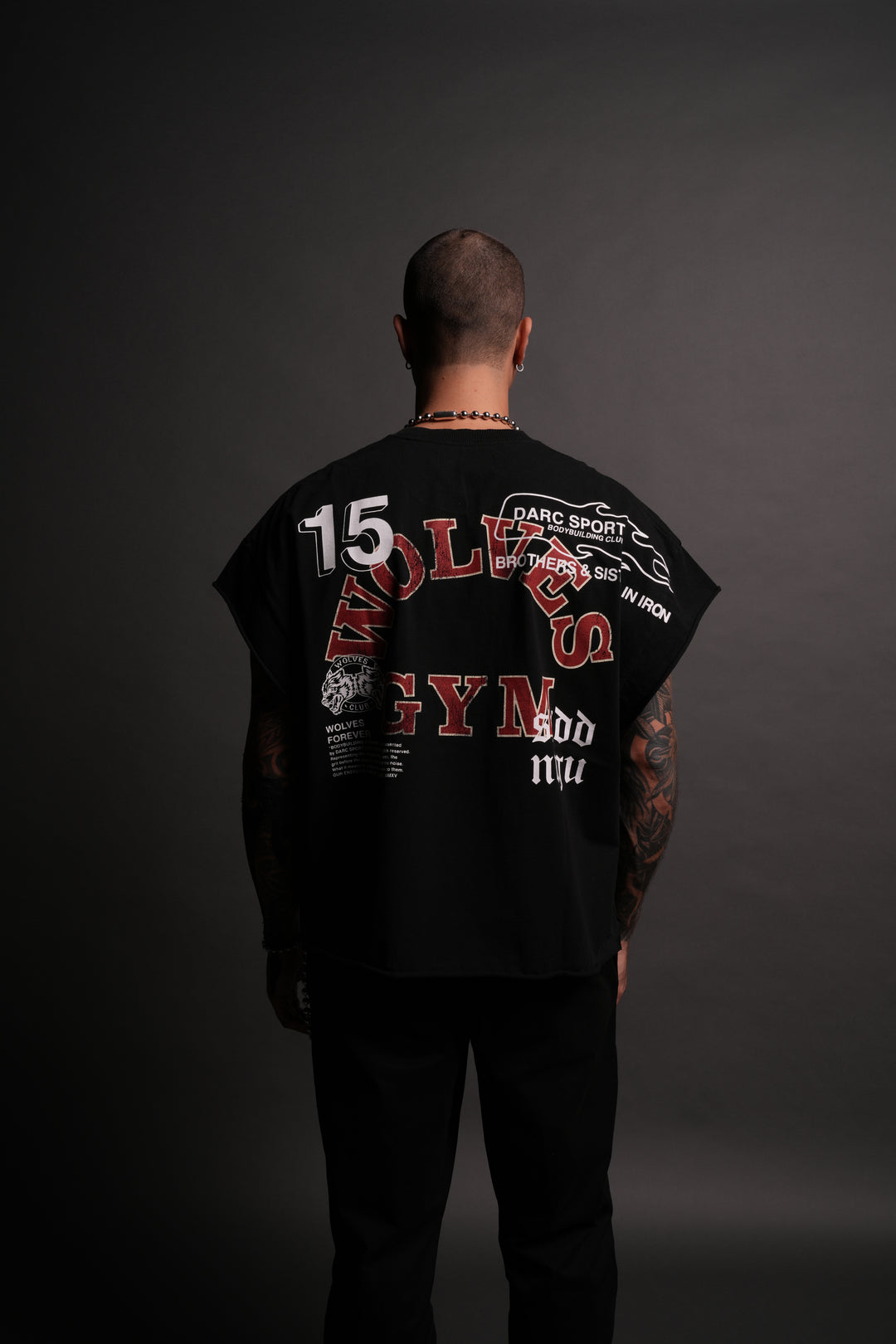 Wolves Gym V2 Grunge Cut-Off Tee in Black