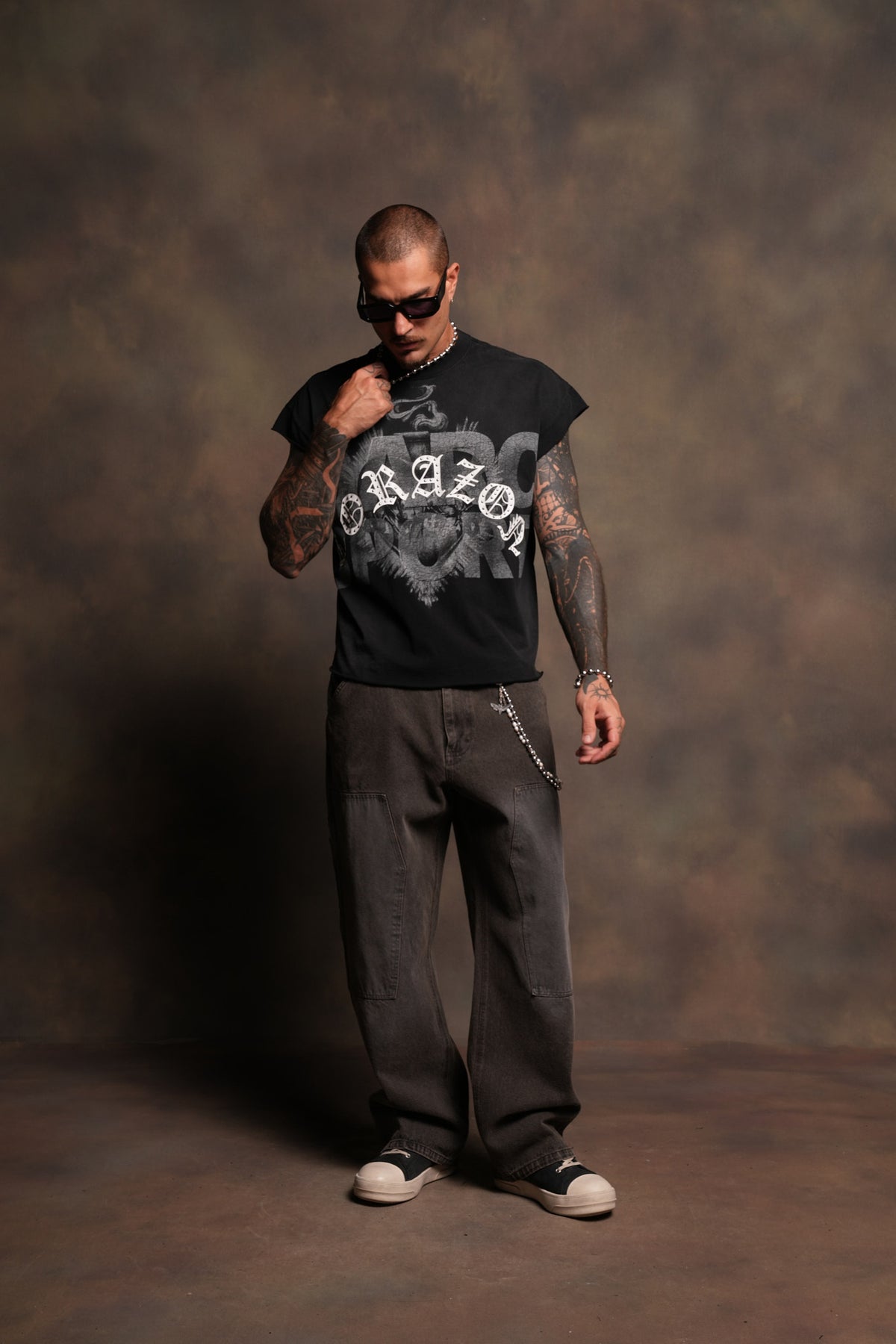 Ds Corazon Grunge Cut-Off Tee In Black Sun Fade