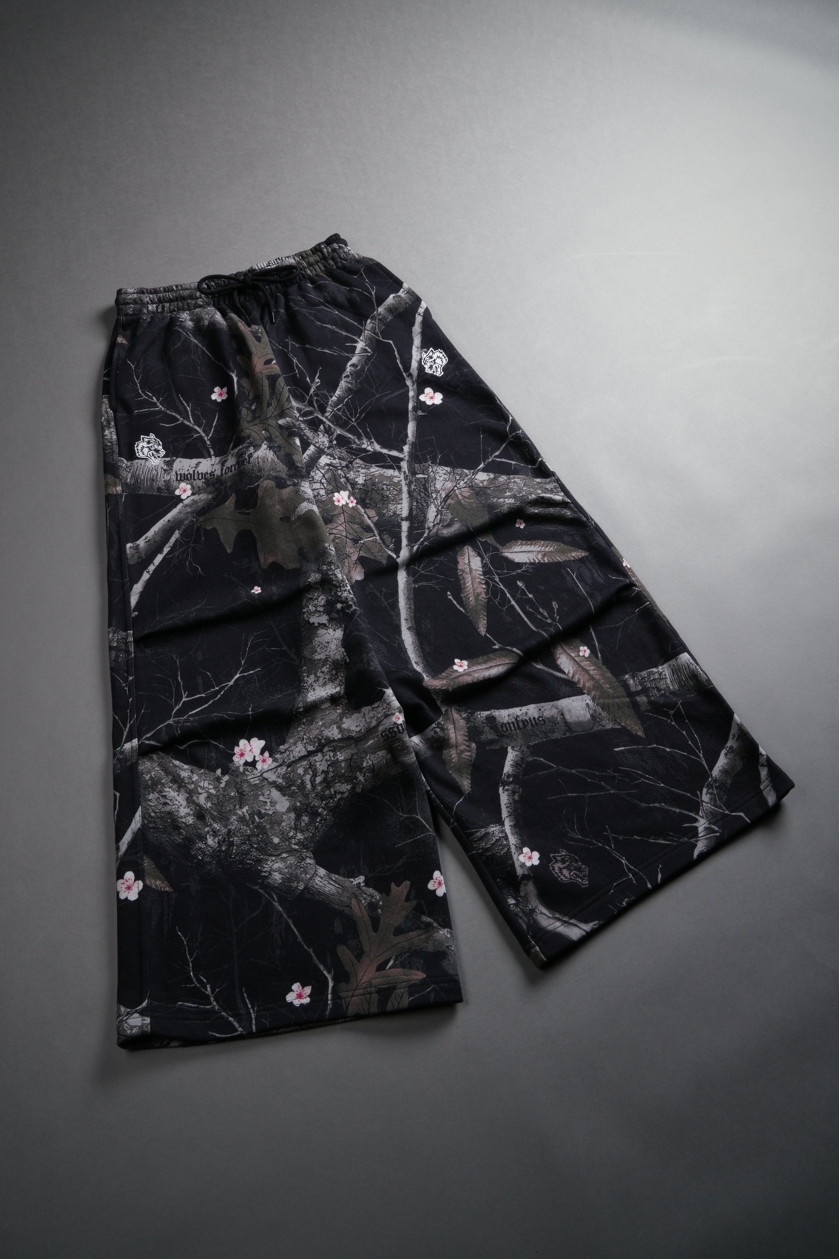 Dual Wolf Mia Sweat Pants in Darc Blossom Woodland Camo