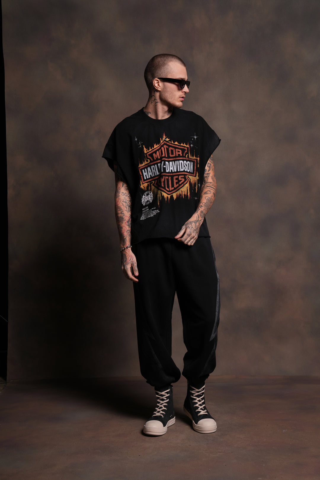 Inferno Shield Grunge Cut-Off Mid-Length Raw Hem Tee in Black Drift Wash