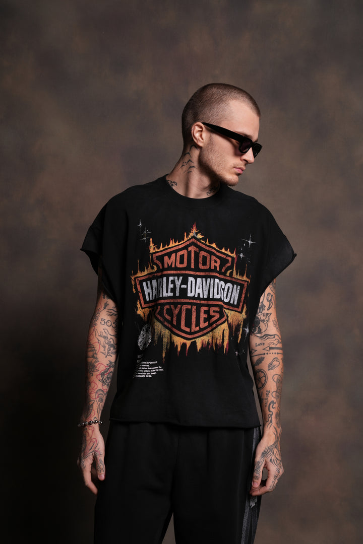 Inferno Shield Grunge Cut-Off Mid-Length Raw Hem Tee in Black Drift Wash