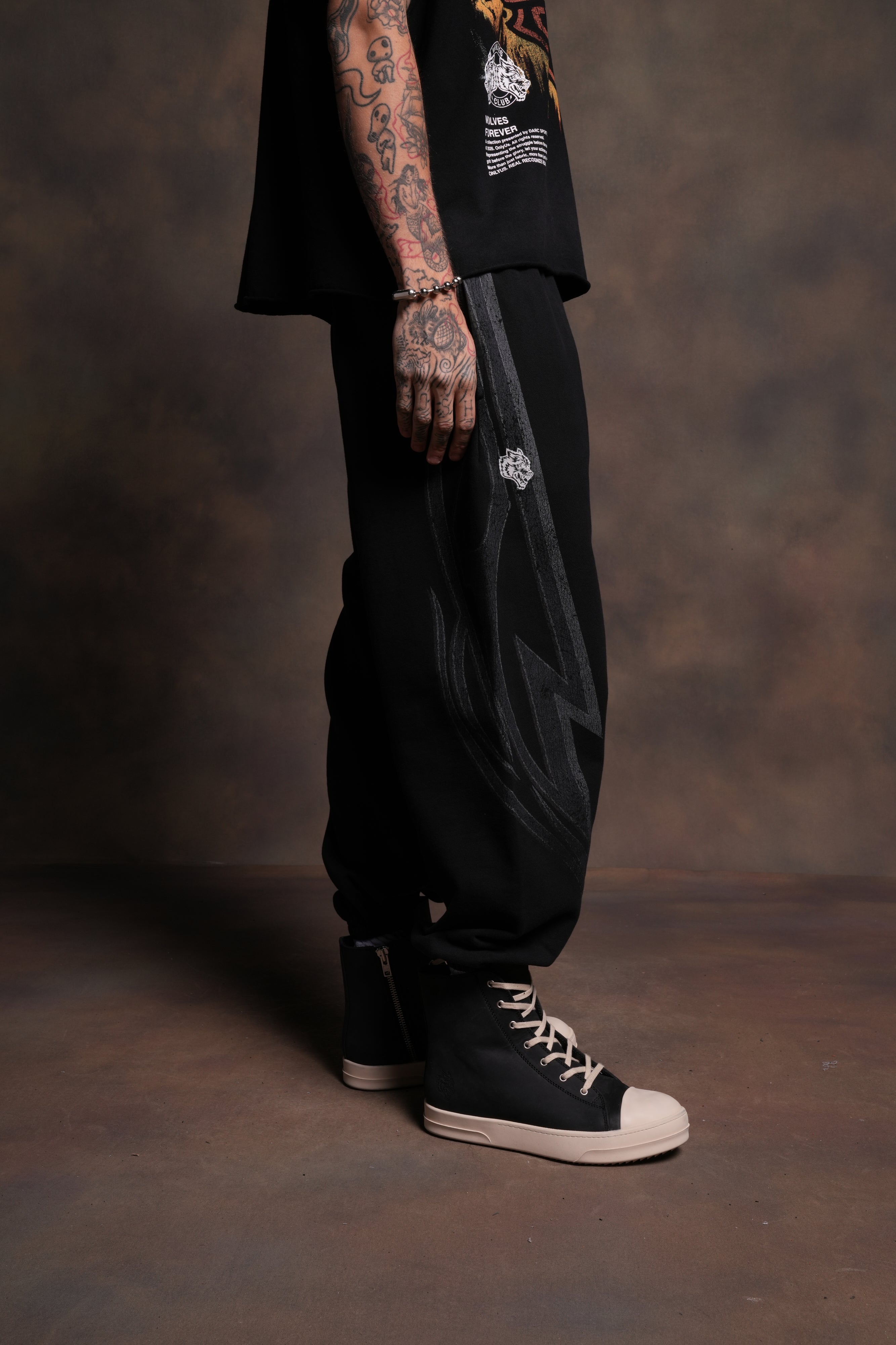 Real Recognize Real Unisex Lounger Sweat Pants in Black Drift Wash