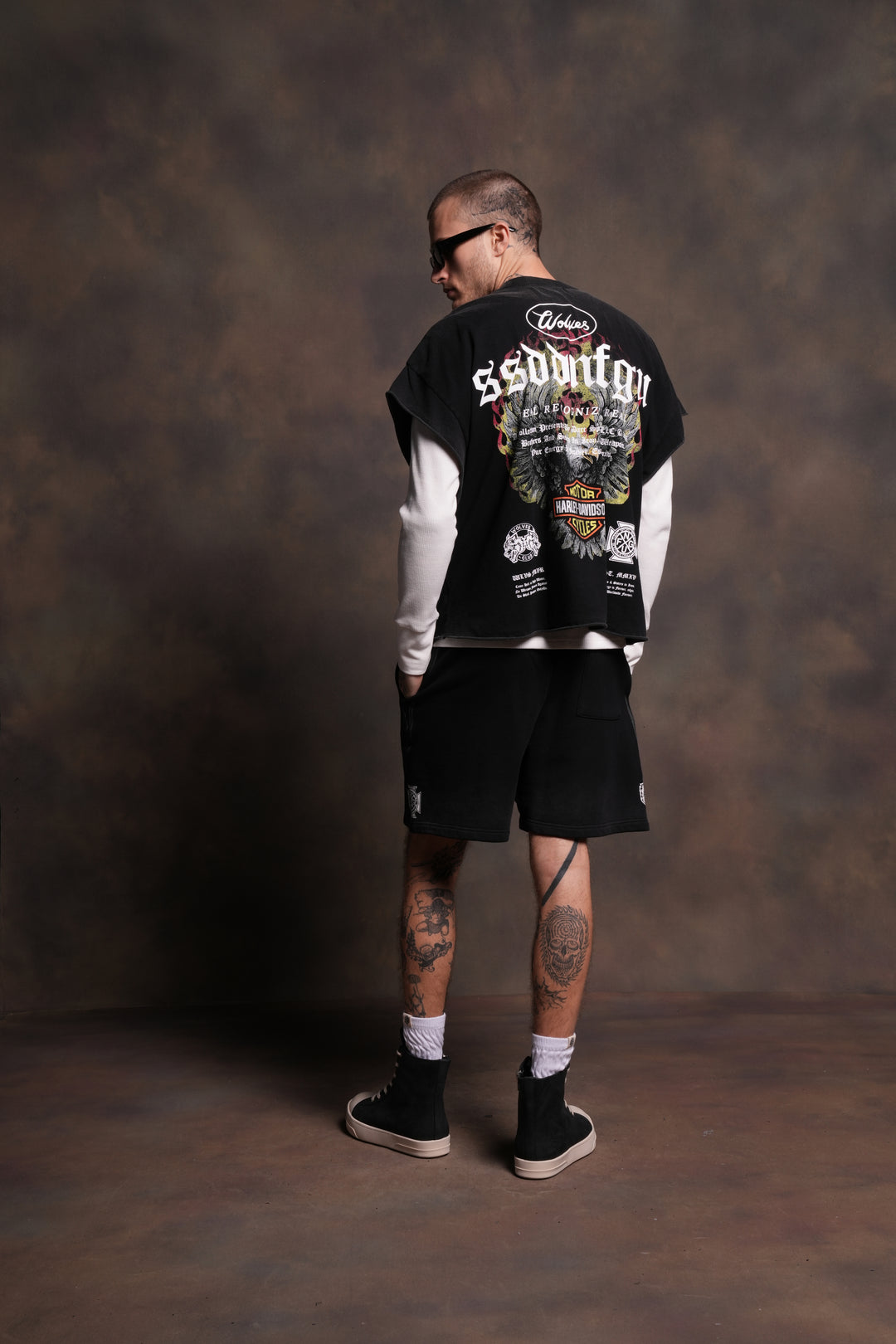 Wings of Fire Grunge Cut-Off Tee in Black