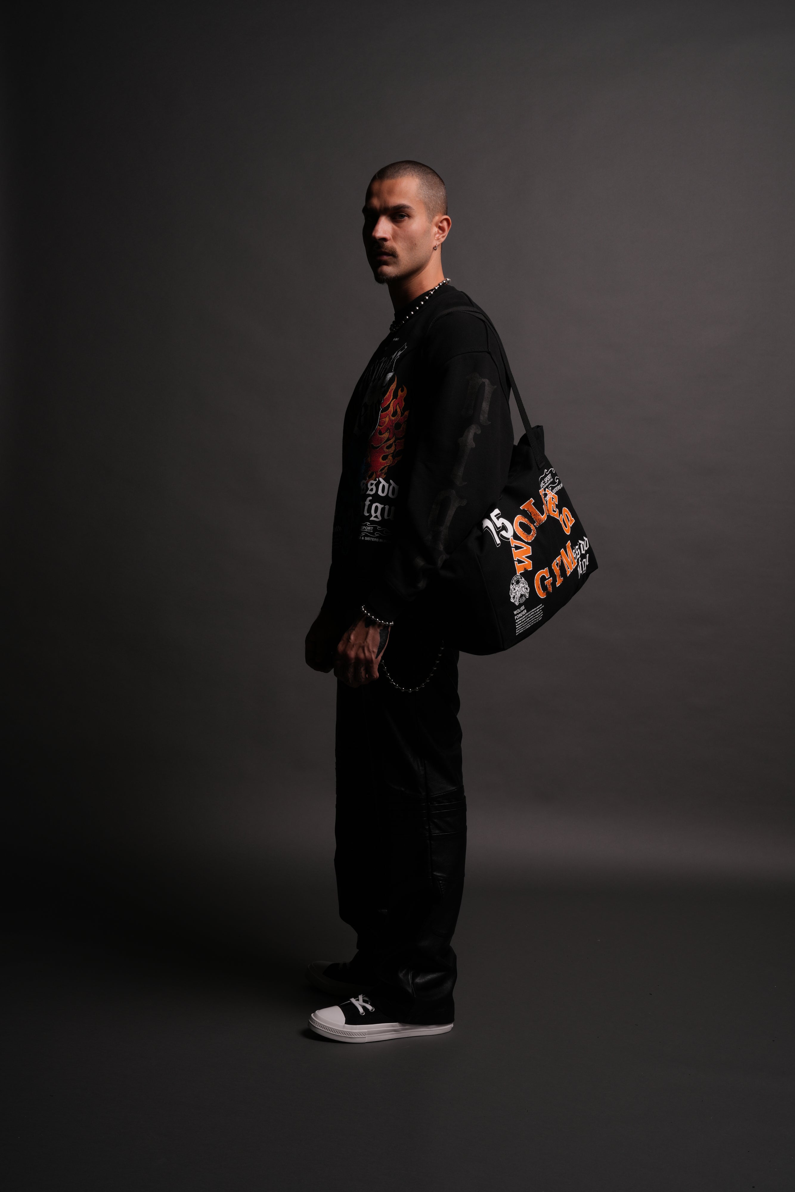 Wolves Gym V2 Canvas Tote in Black