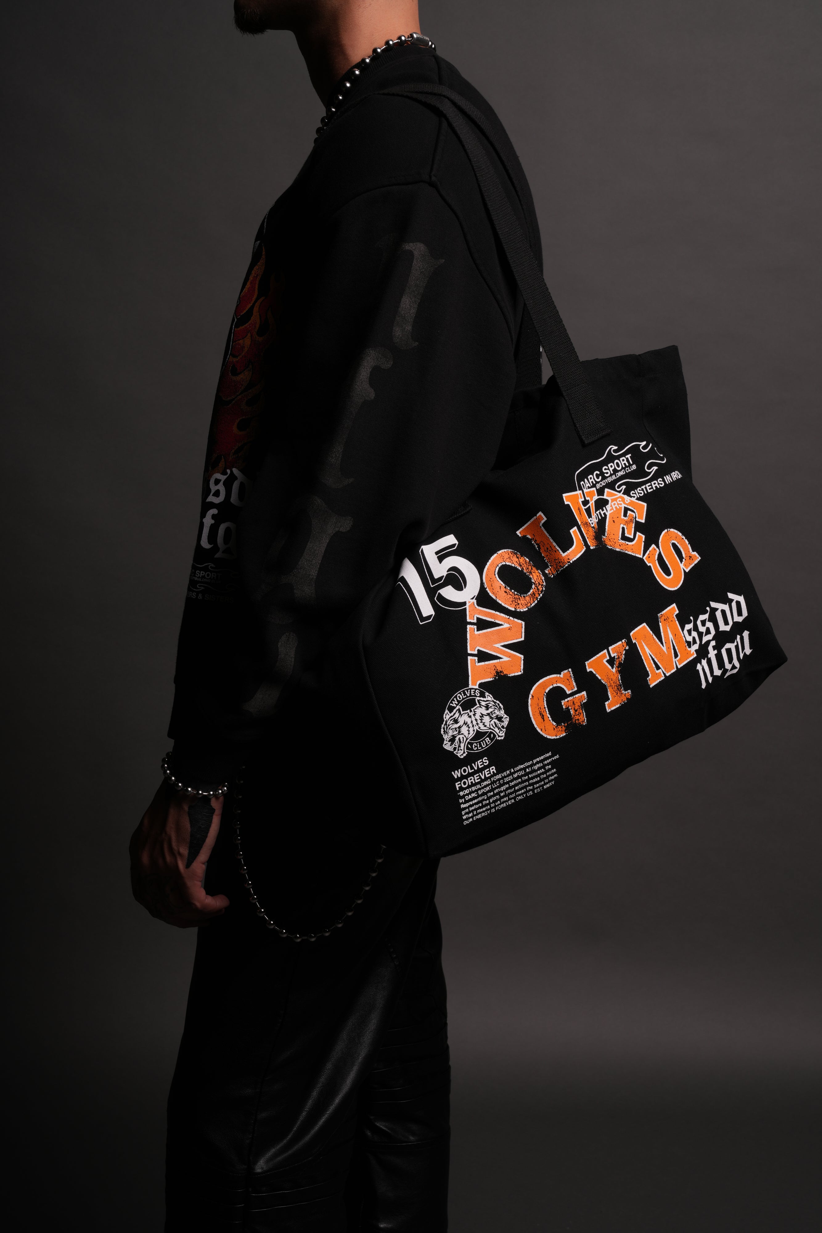 Wolves Gym V2 Canvas Tote in Black