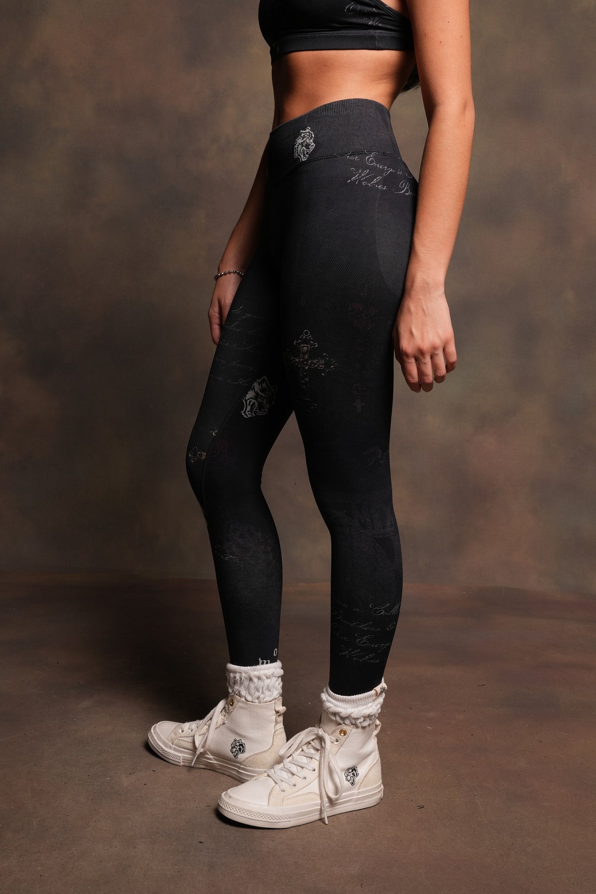 Wolves Pyramid Evey Seamless Leggings In Midnight Sorrow