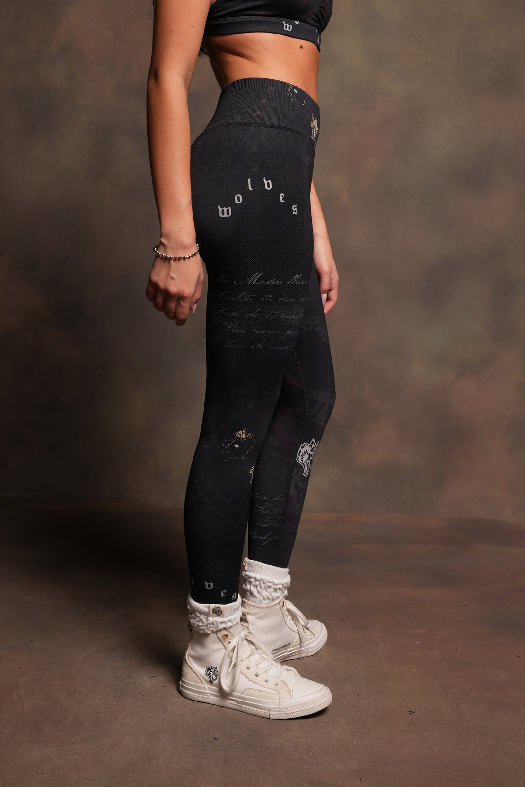 Wolves Pyramid Evey Seamless Leggings In Midnight Sorrow