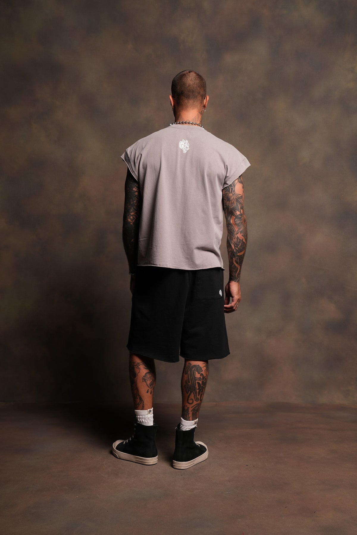 Ds Corazon Grunge Cut-Off Tee In Pale Gray