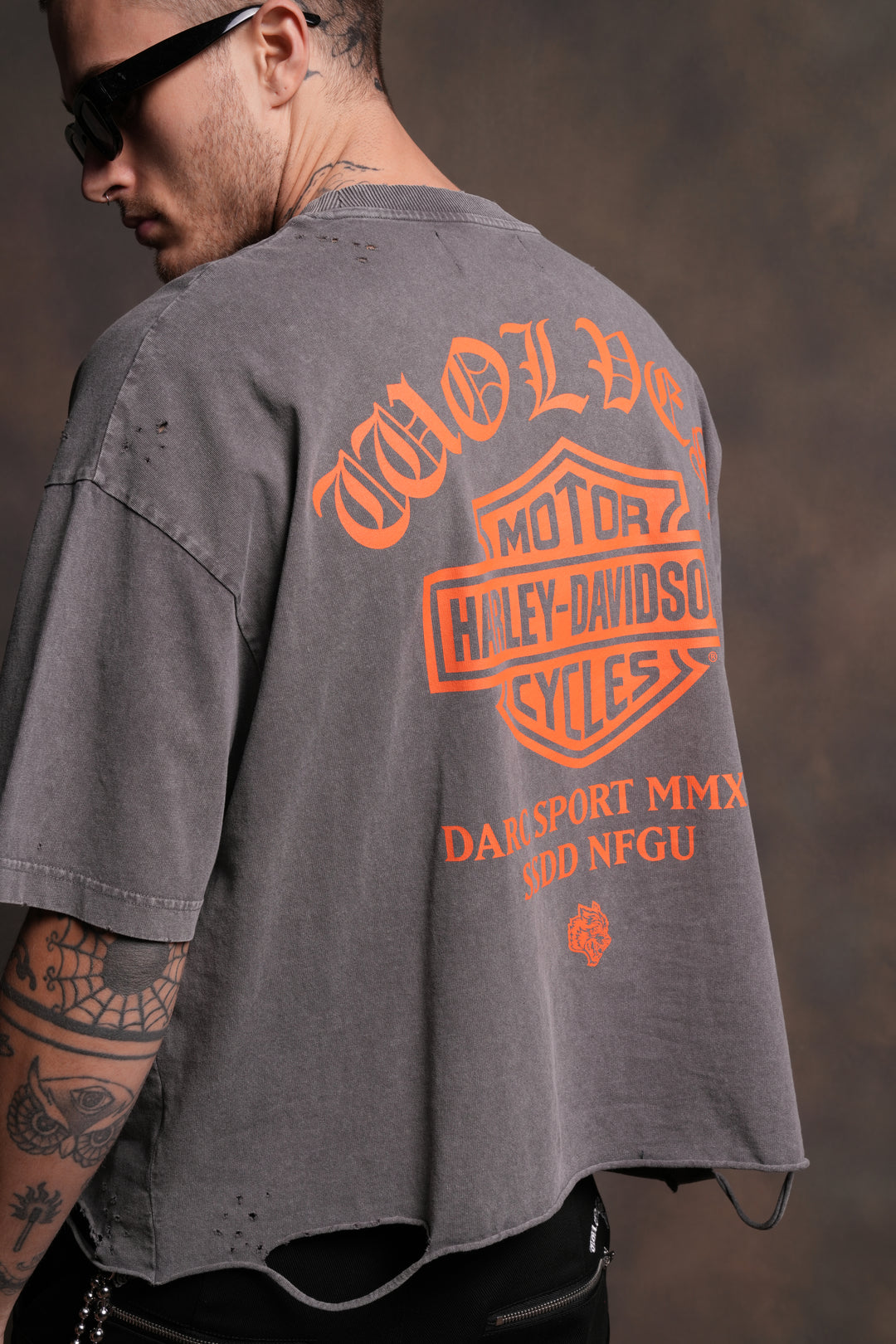 Harley-Davidson Wolves Distressed Grunge "Box Cut" Tee in Slate Gray