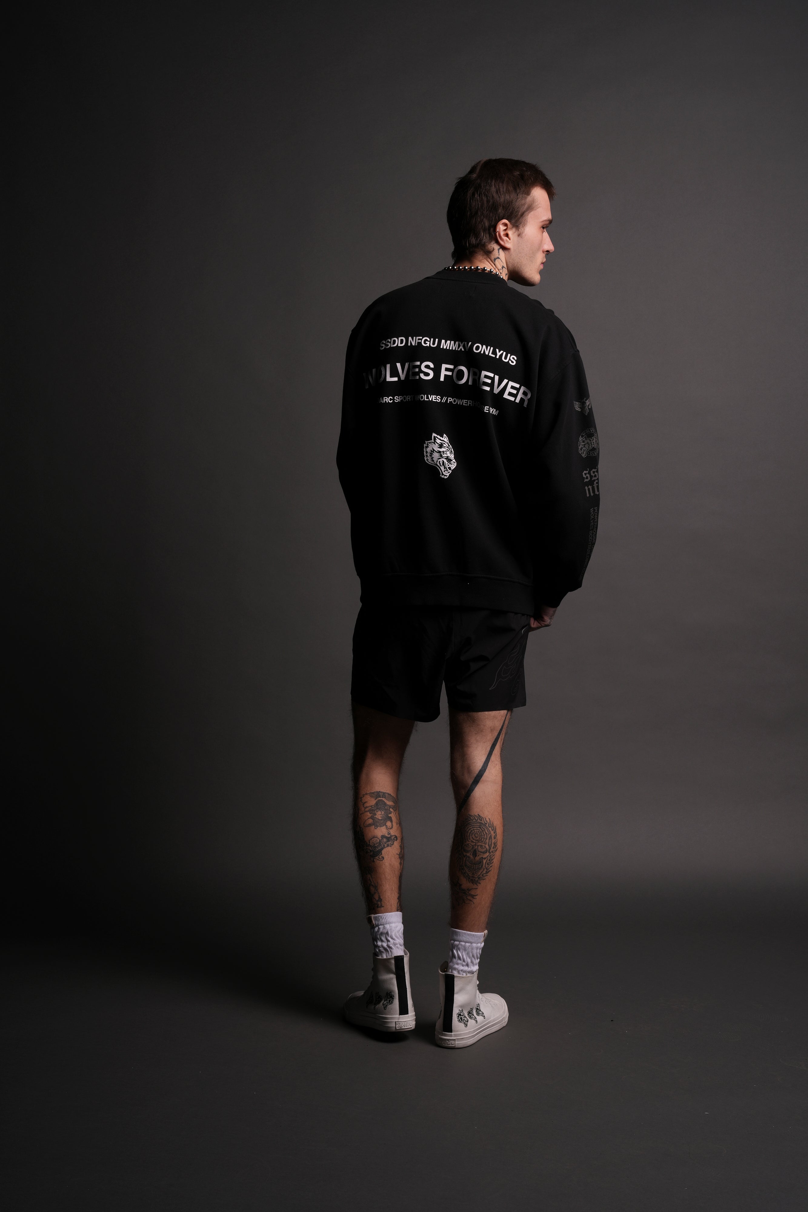 Wolves House Unisex London Crewneck in Black