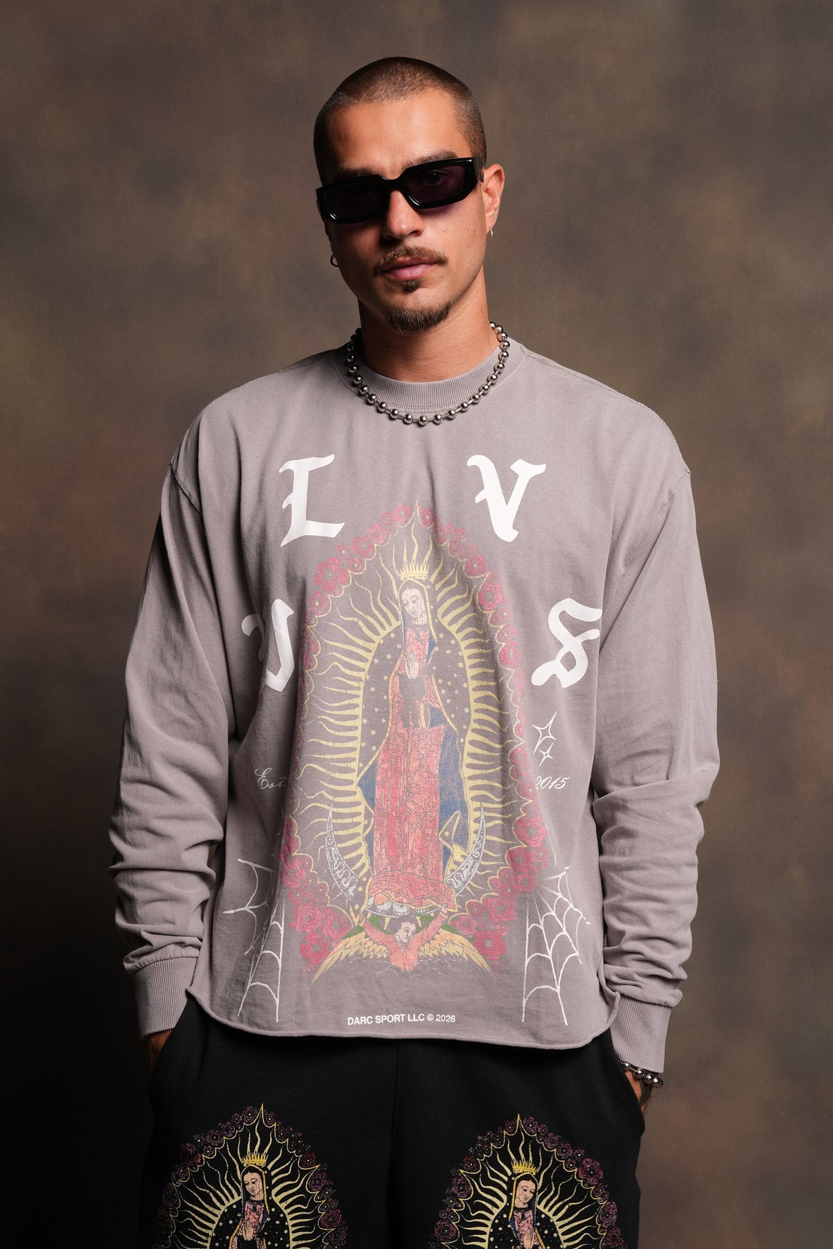 Dama De Las Rosas Grunge Mid Length Raw Hem Ls Tee In Pale Gray