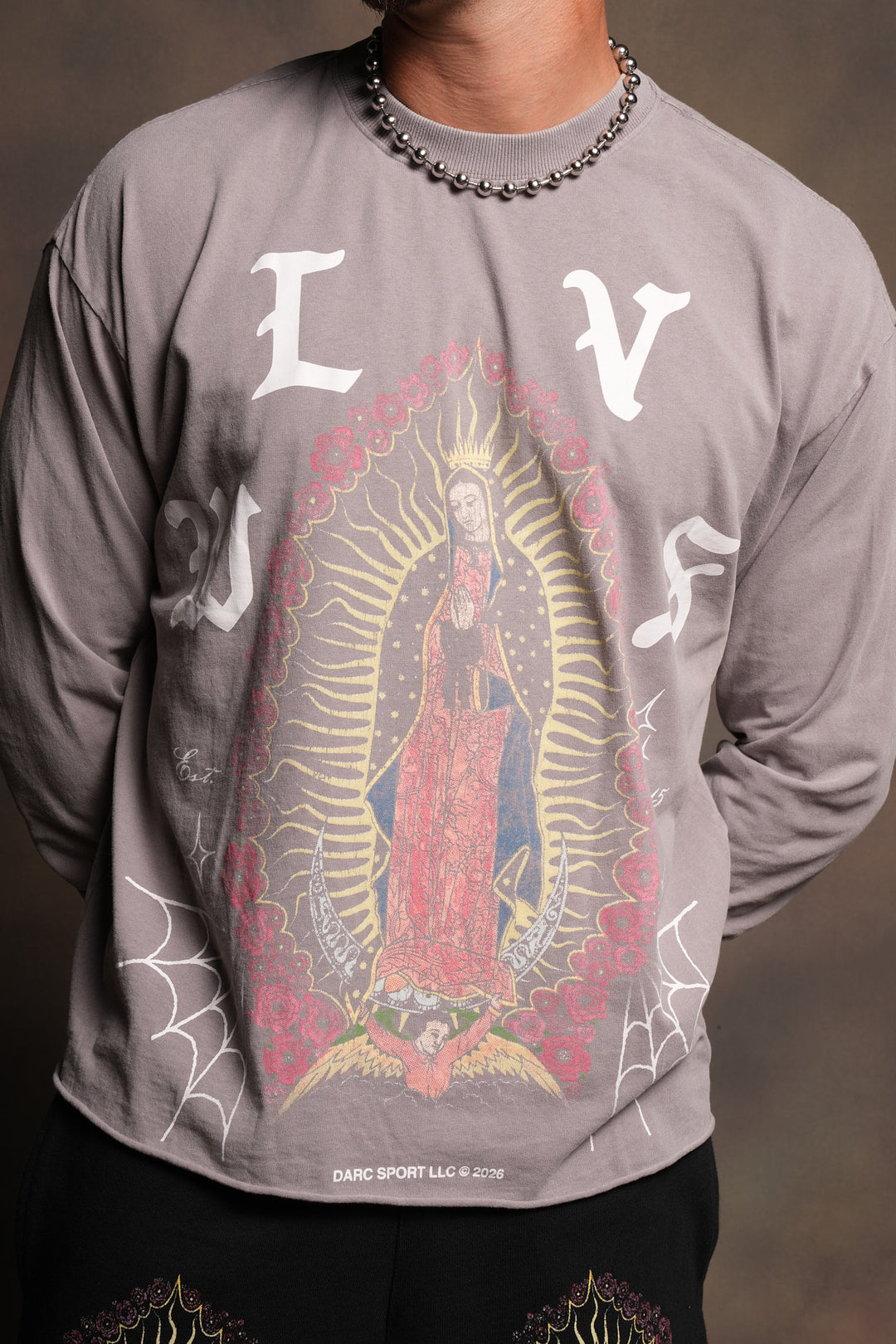 Dama De Las Rosas Grunge Mid Length Raw Hem Ls Tee In Pale Gray