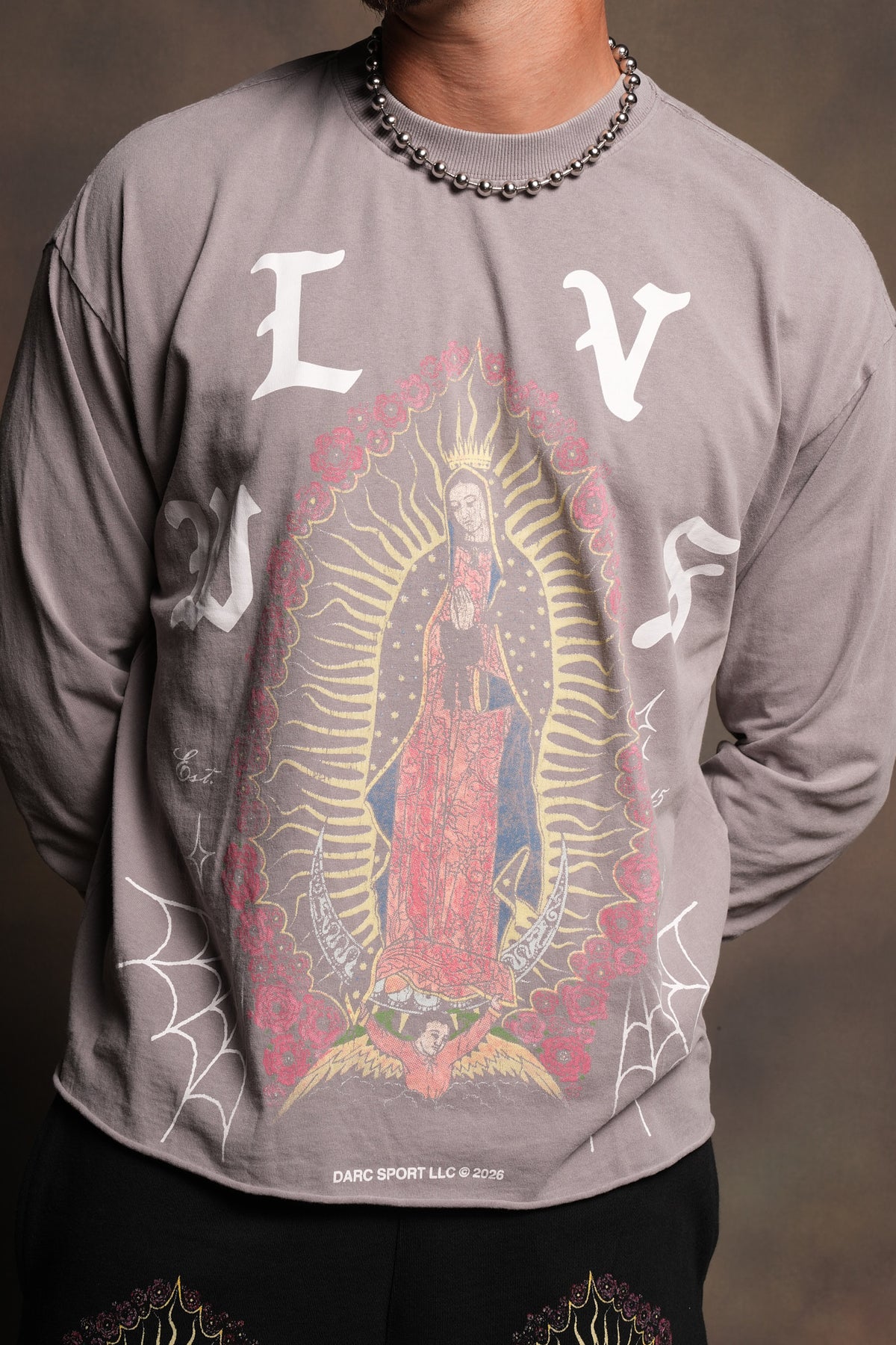 Dama De Las Rosas Grunge Mid Length Raw Hem Ls Tee In Pale Gray