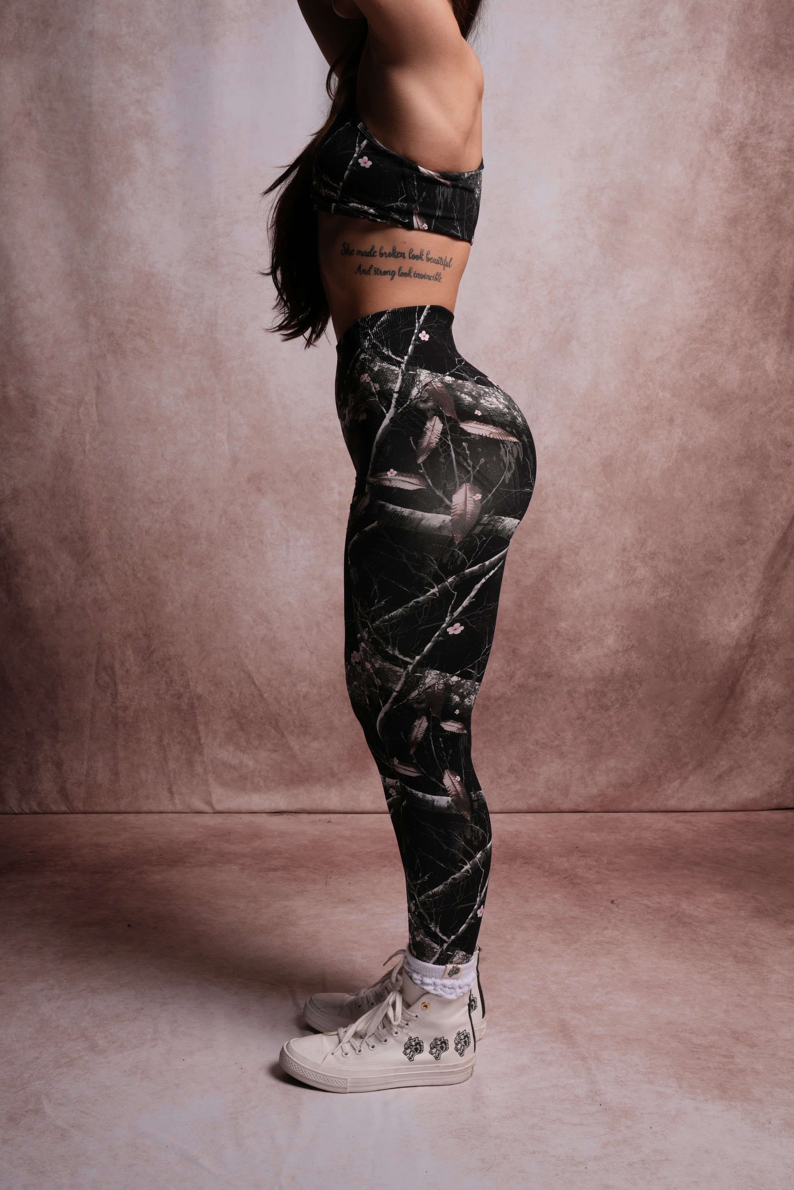 Big Wolf "Everson Seamless" Huxley Scrunch Leggings in Darc Blossom Woodland Camo