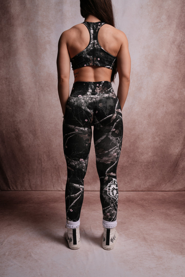 Big Wolf "Everson Seamless" Huxley Scrunch Leggings in Darc Blossom Woodland Camo