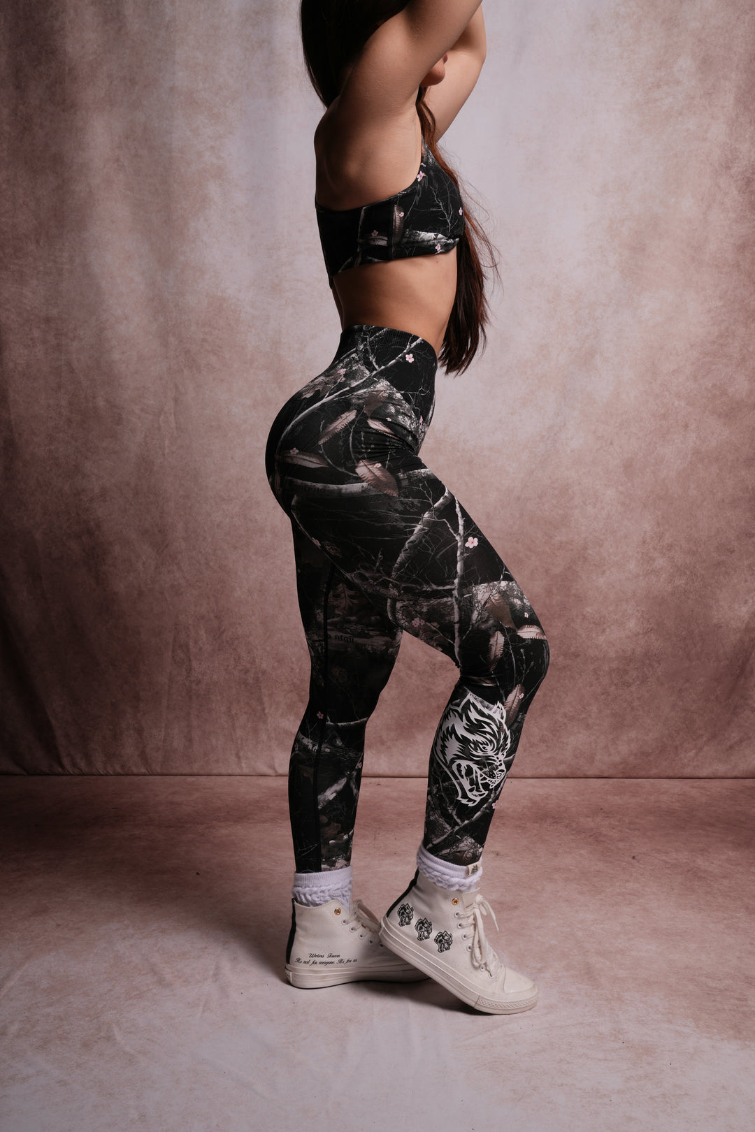 Big Wolf "Everson Seamless" Huxley Scrunch Leggings in Darc Blossom Woodland Camo