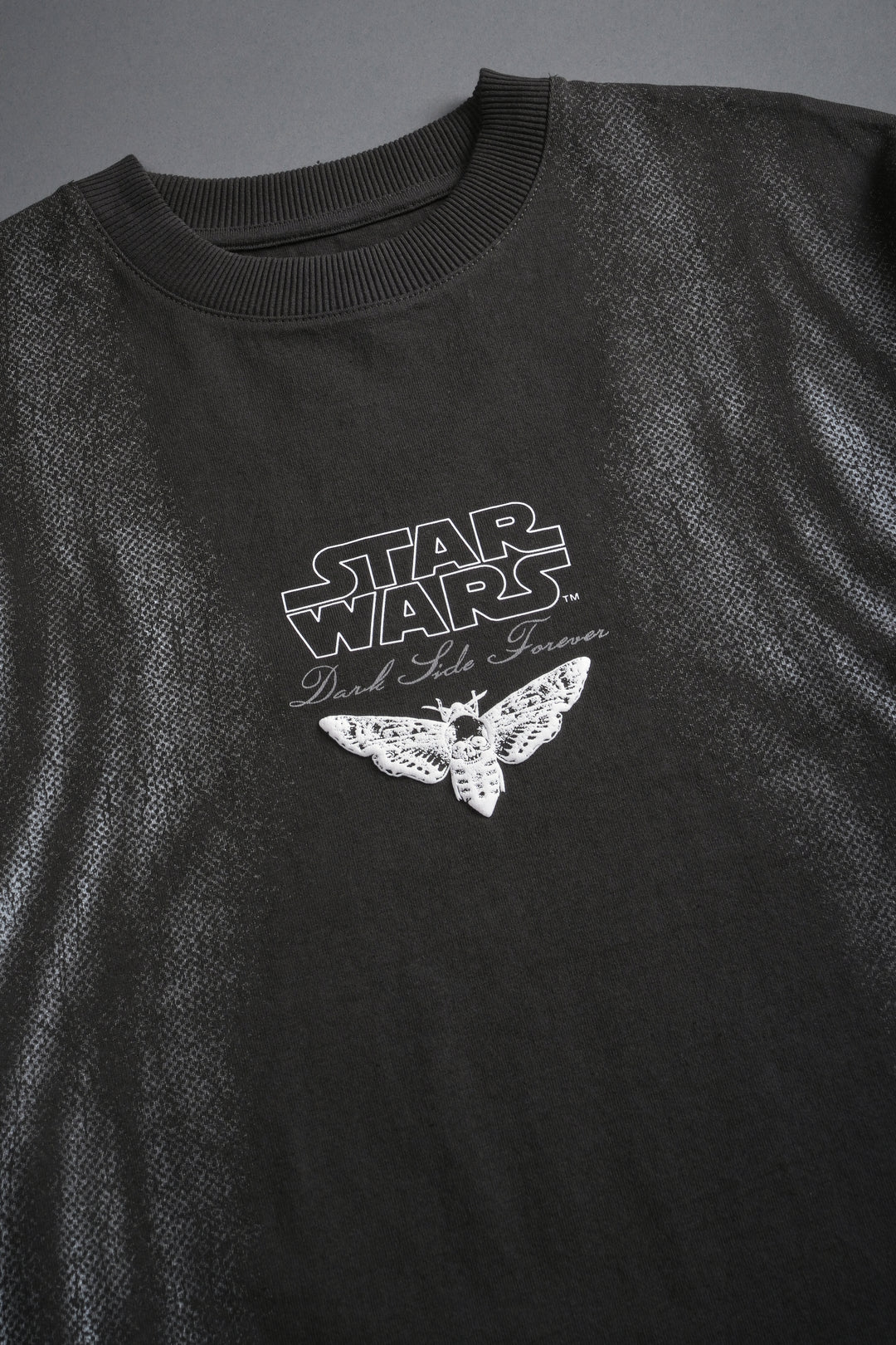 Dark Flame Grunge Mid Length Raw Hem Tee in Wolf Gray