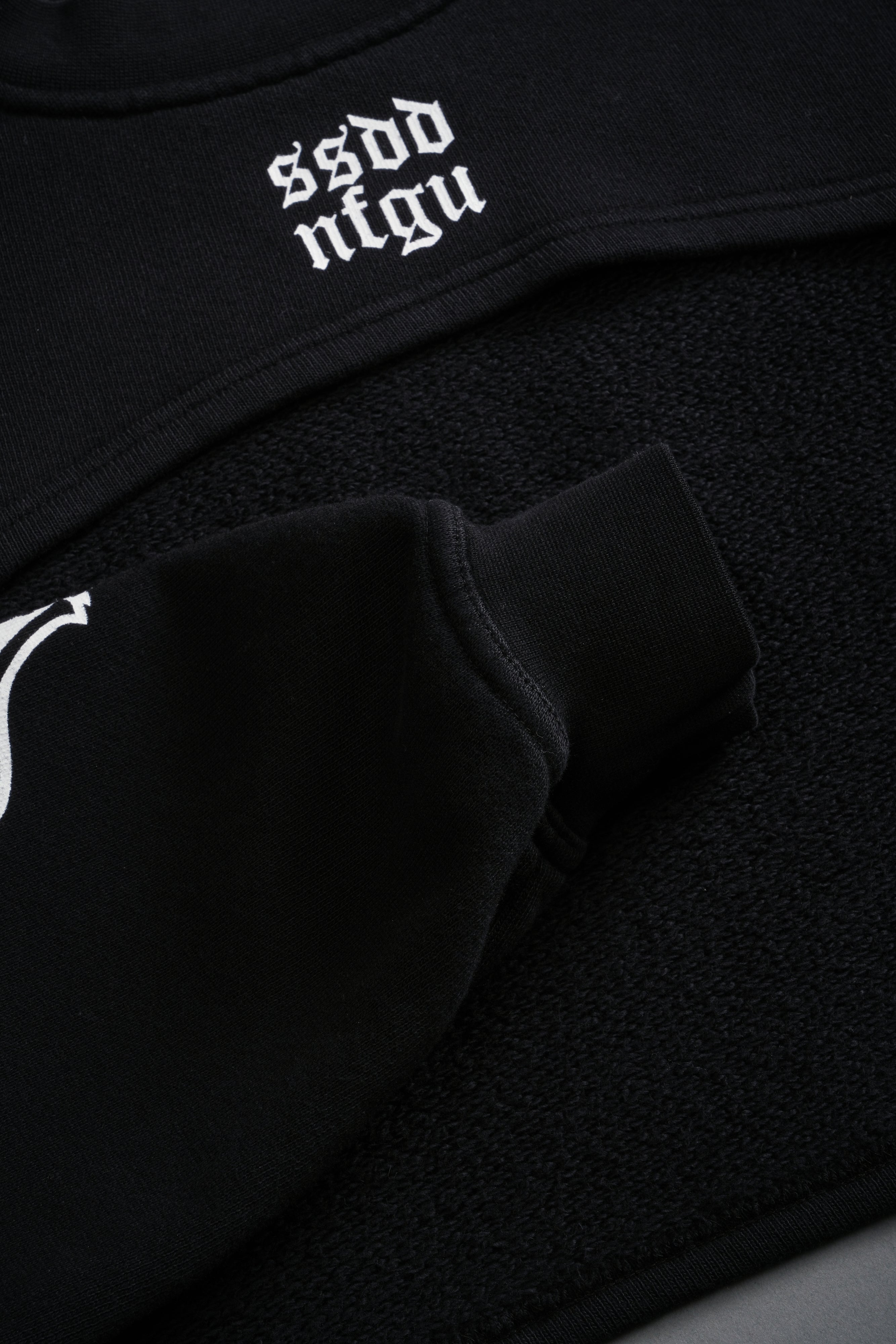 Wolves Mantra "Willow" Cropped Crewneck in Black