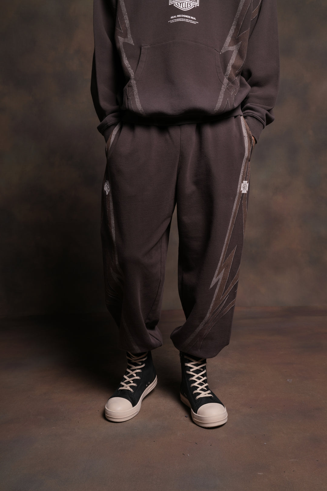 Real Recognize Real Unisex Lounger Sweat Pants in Darc Brown Drift Wash