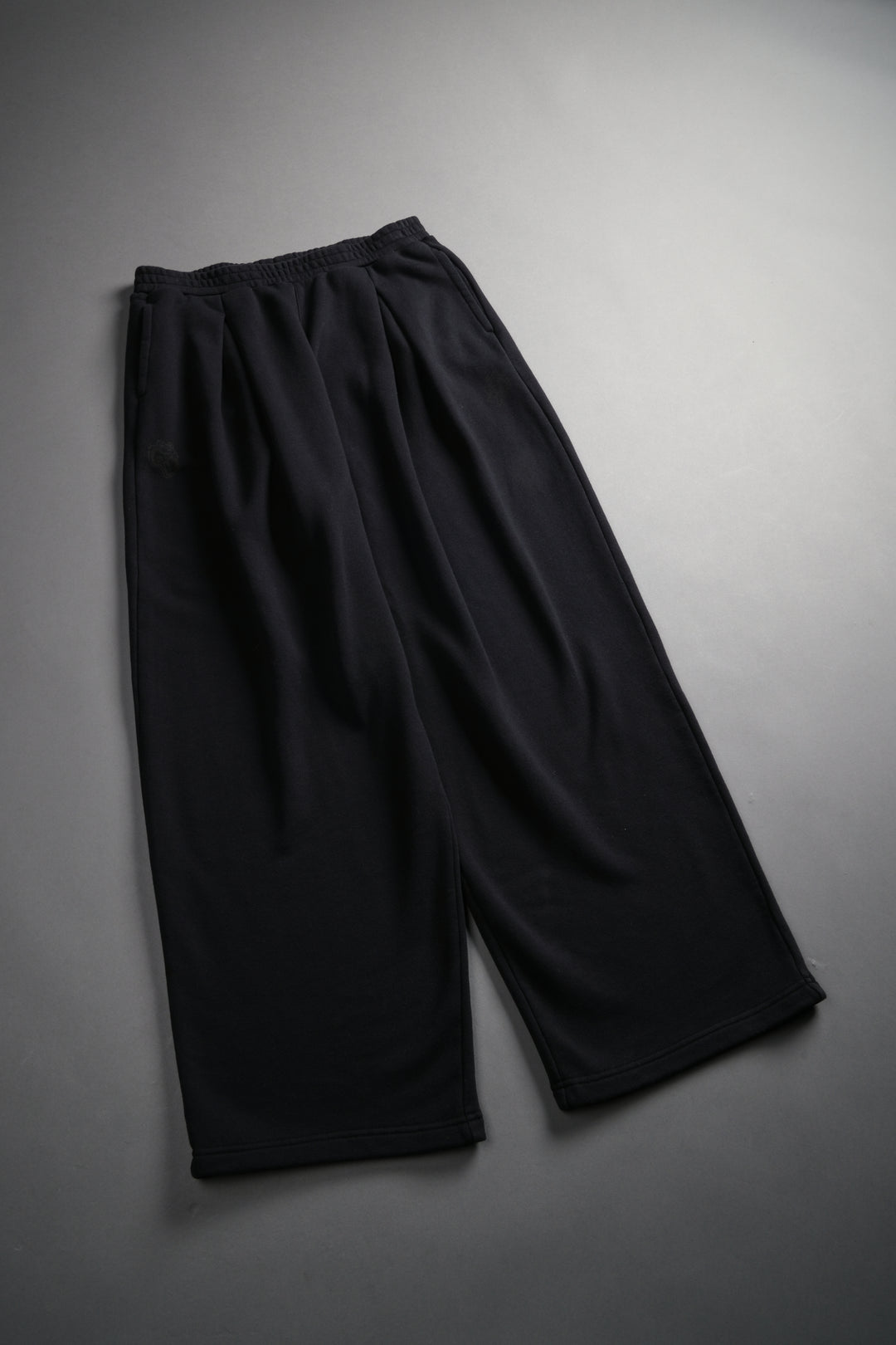 Chopper Appliqué "Yara" Pleated Sweat Pants V2 in Black