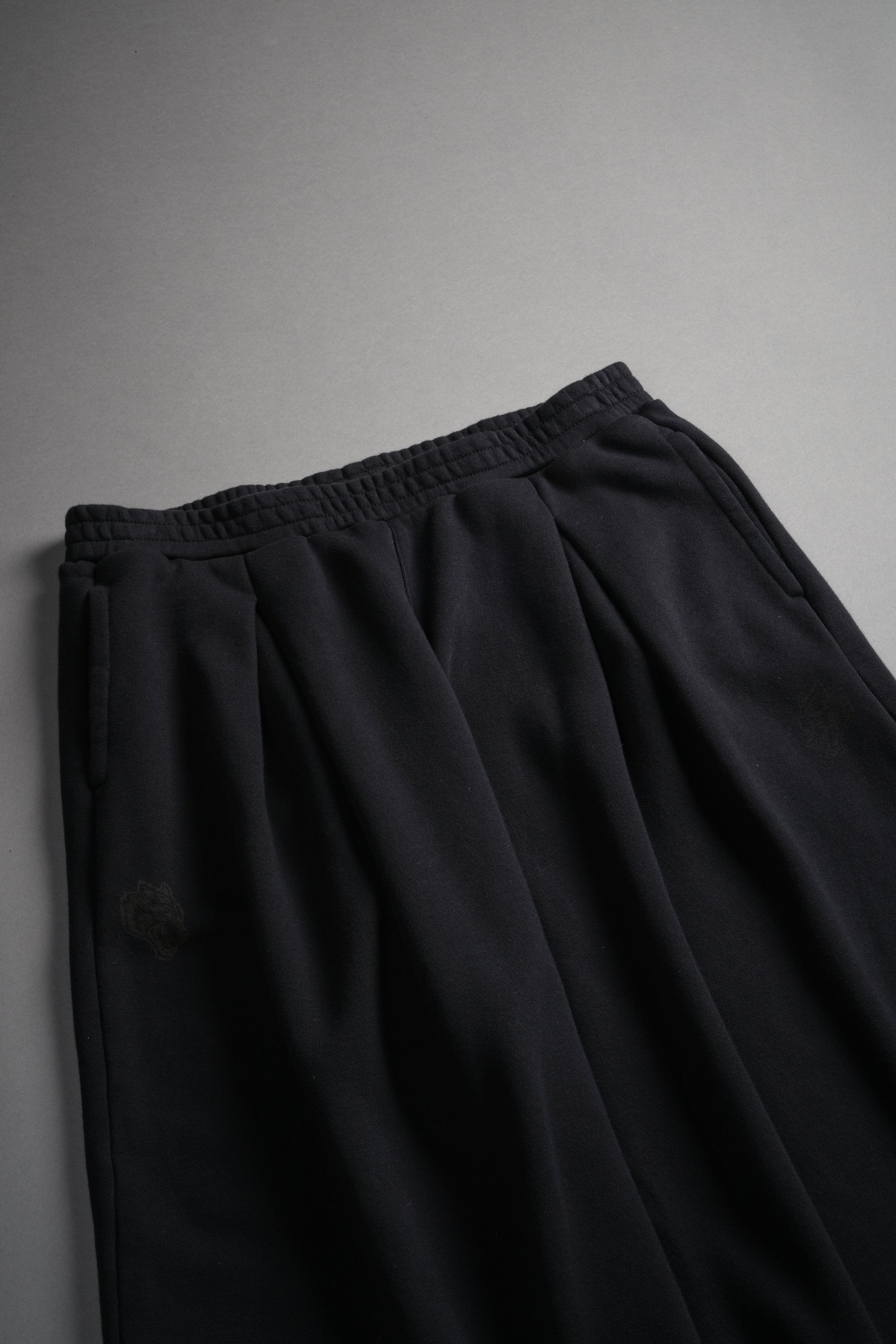 Chopper Appliqué "Yara" Pleated Sweat Pants V2 in Black