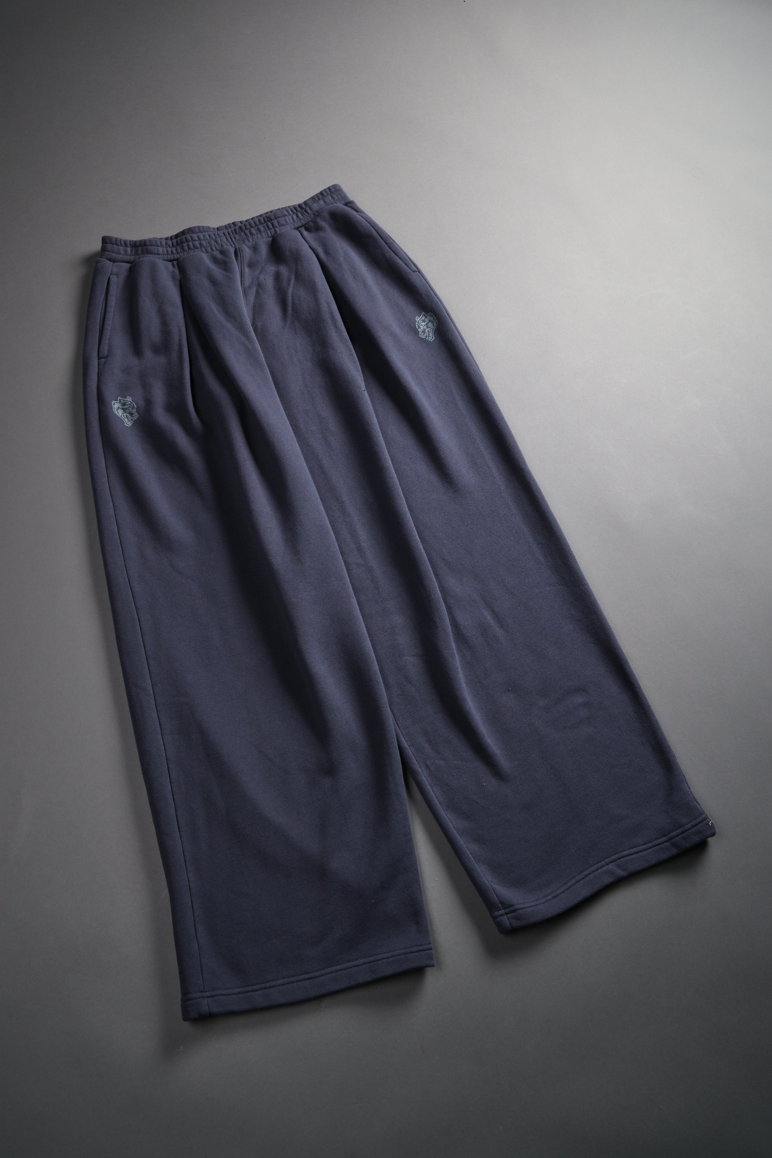 Chopper Appliqué "Yara" Pleated Sweat Pants V2 in Midnight Blue