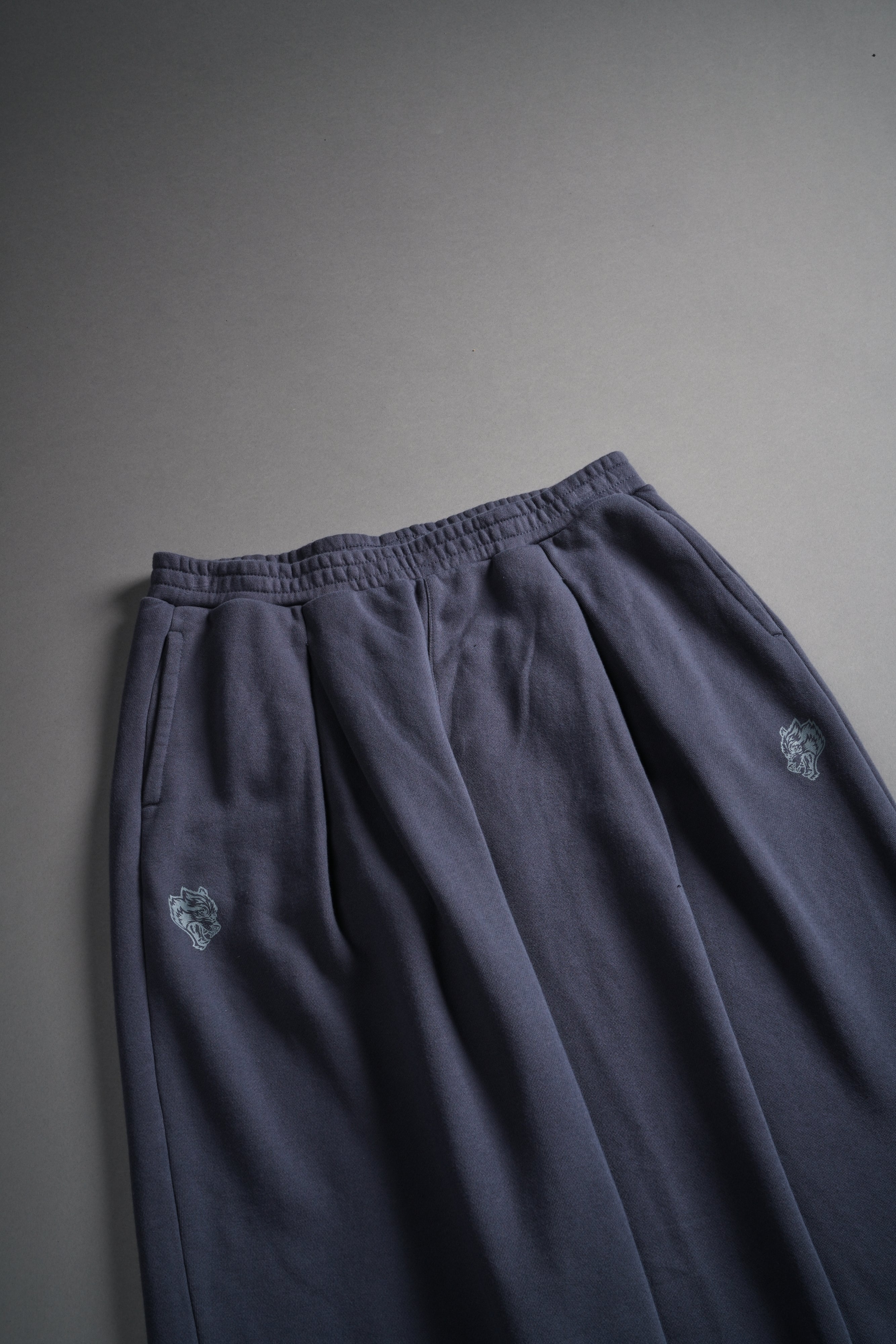 Chopper Appliqué "Yara" Pleated Sweat Pants V2 in Midnight Blue