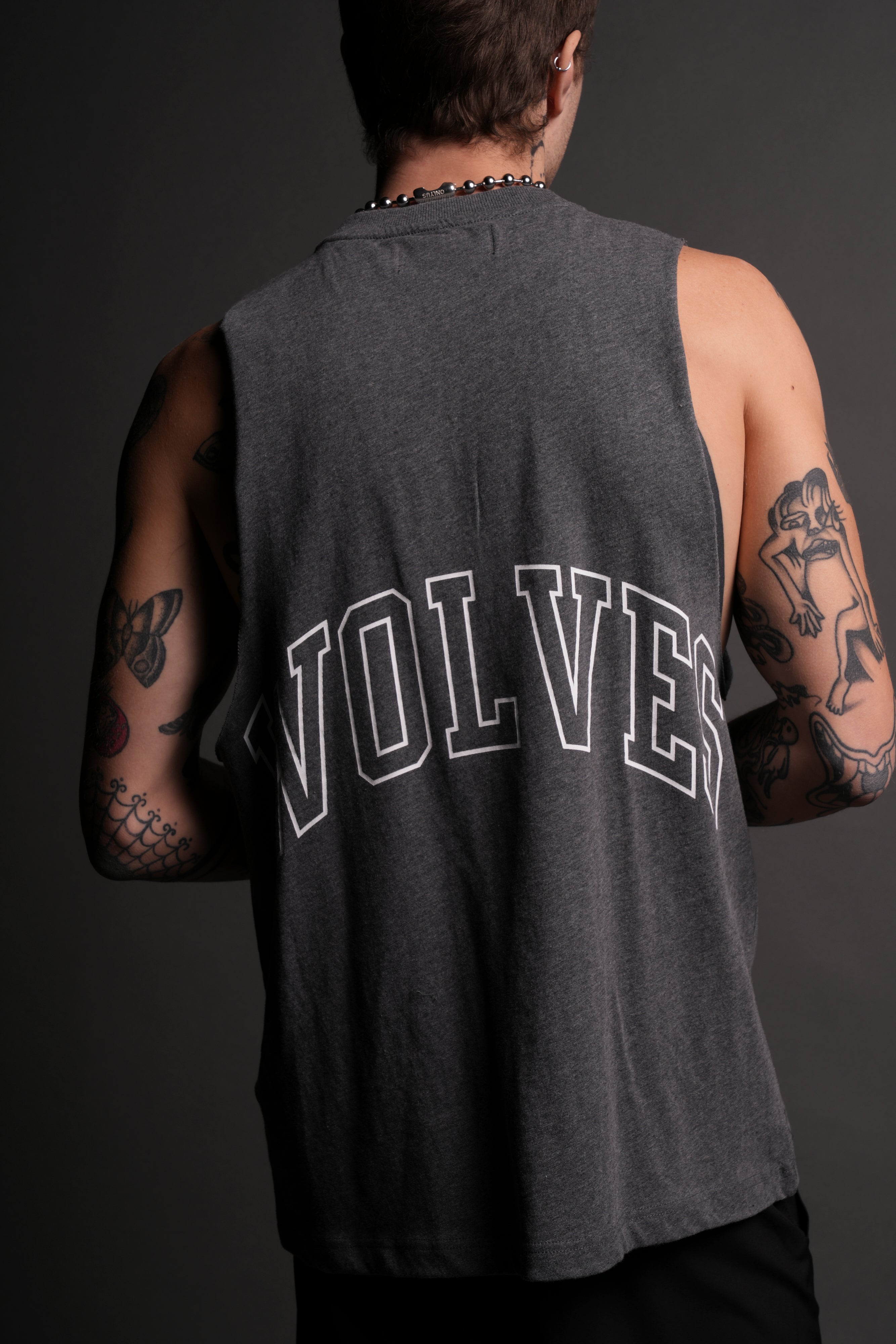 Wolves House "Tommy" Muscle Tee in Darc Heather Gray