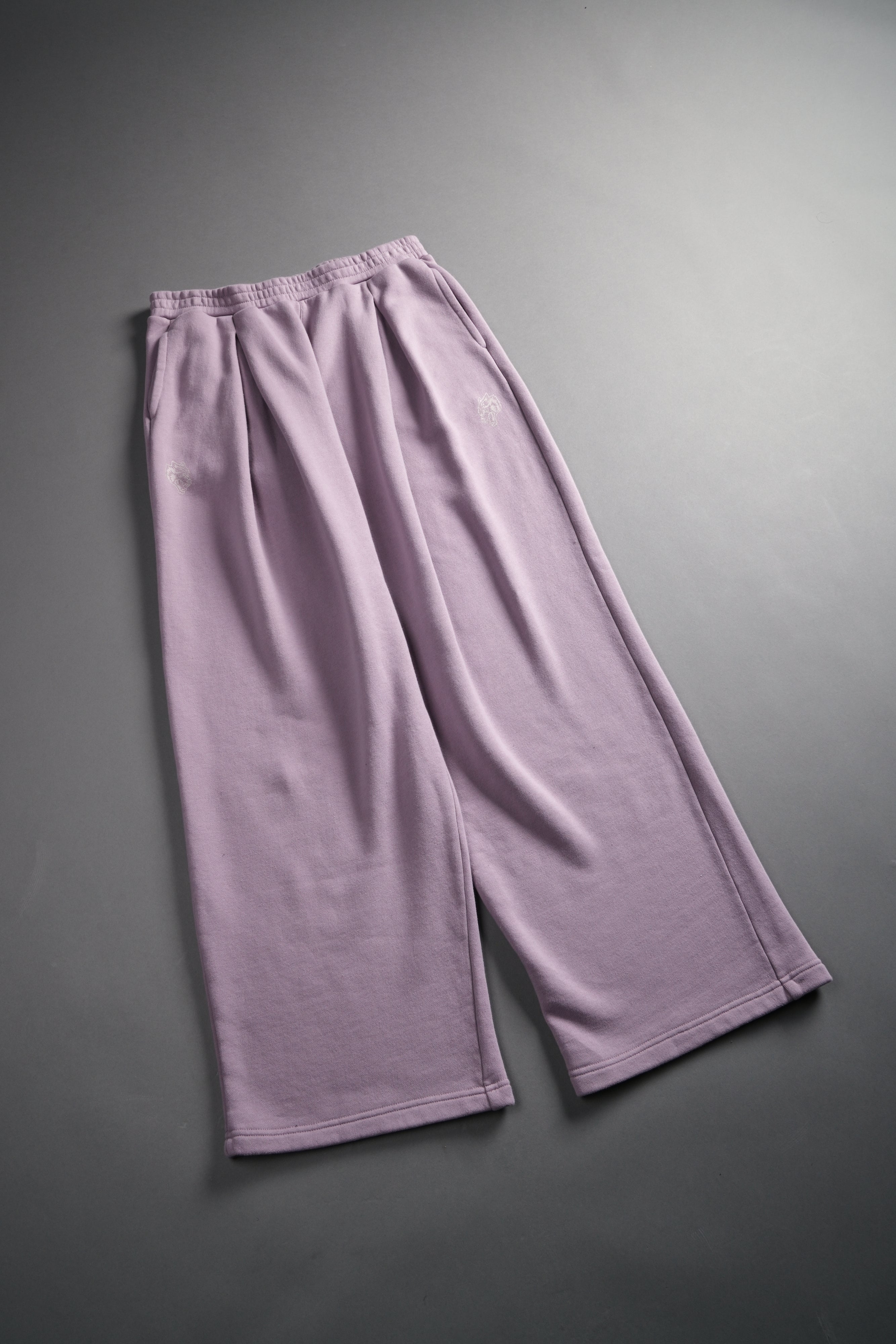 Chopper Appliqué "Yara" Pleated Sweat Pants V2 in Purple Smoke