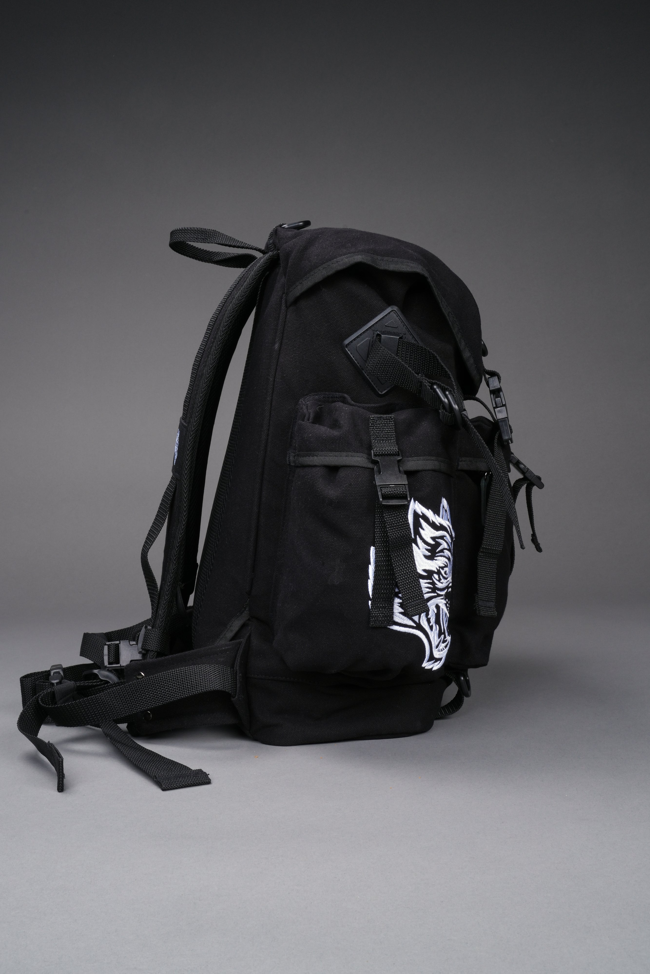 Wolves Hesh Traveler Backpack in Black