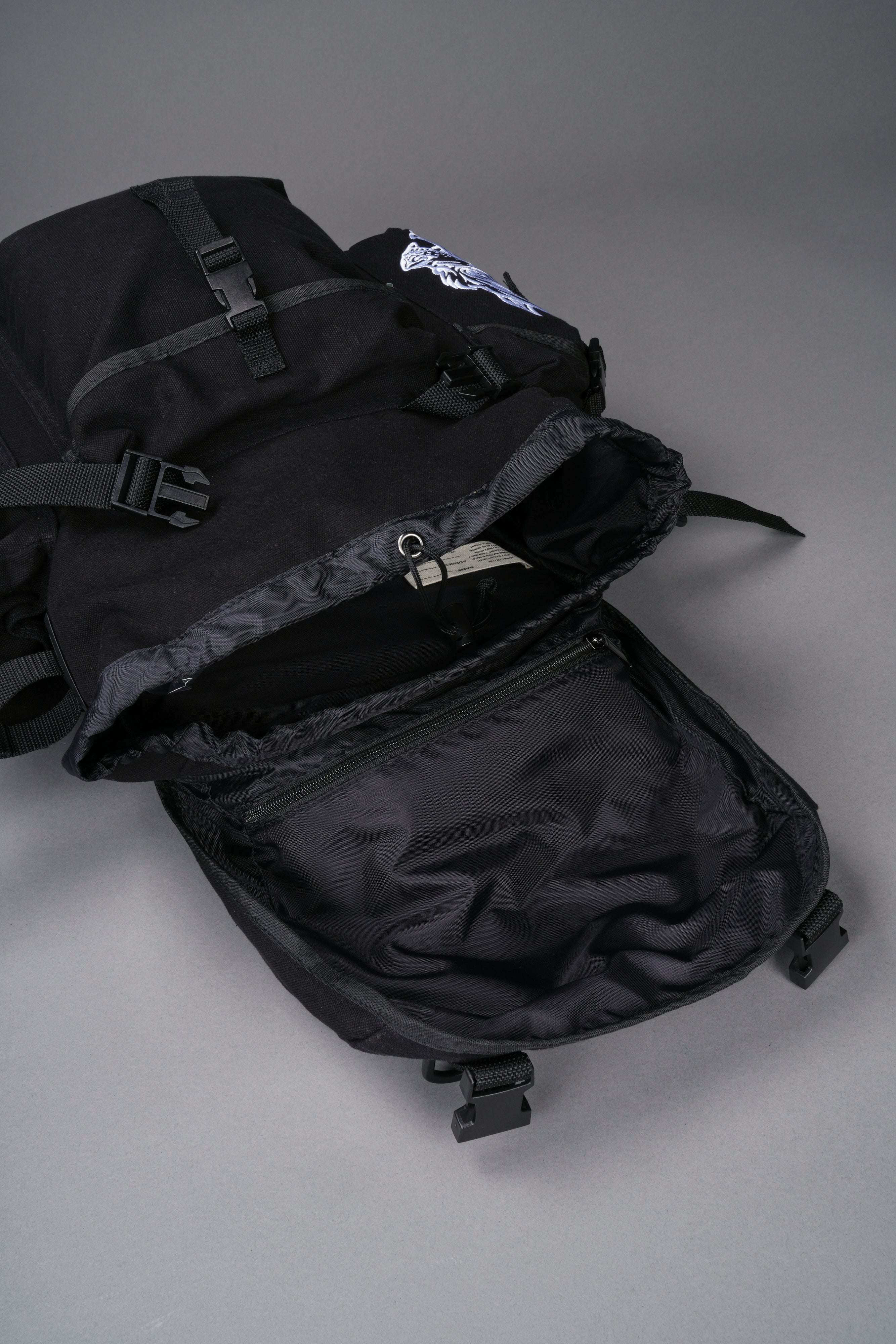 Wolves Hesh Traveler Backpack in Black