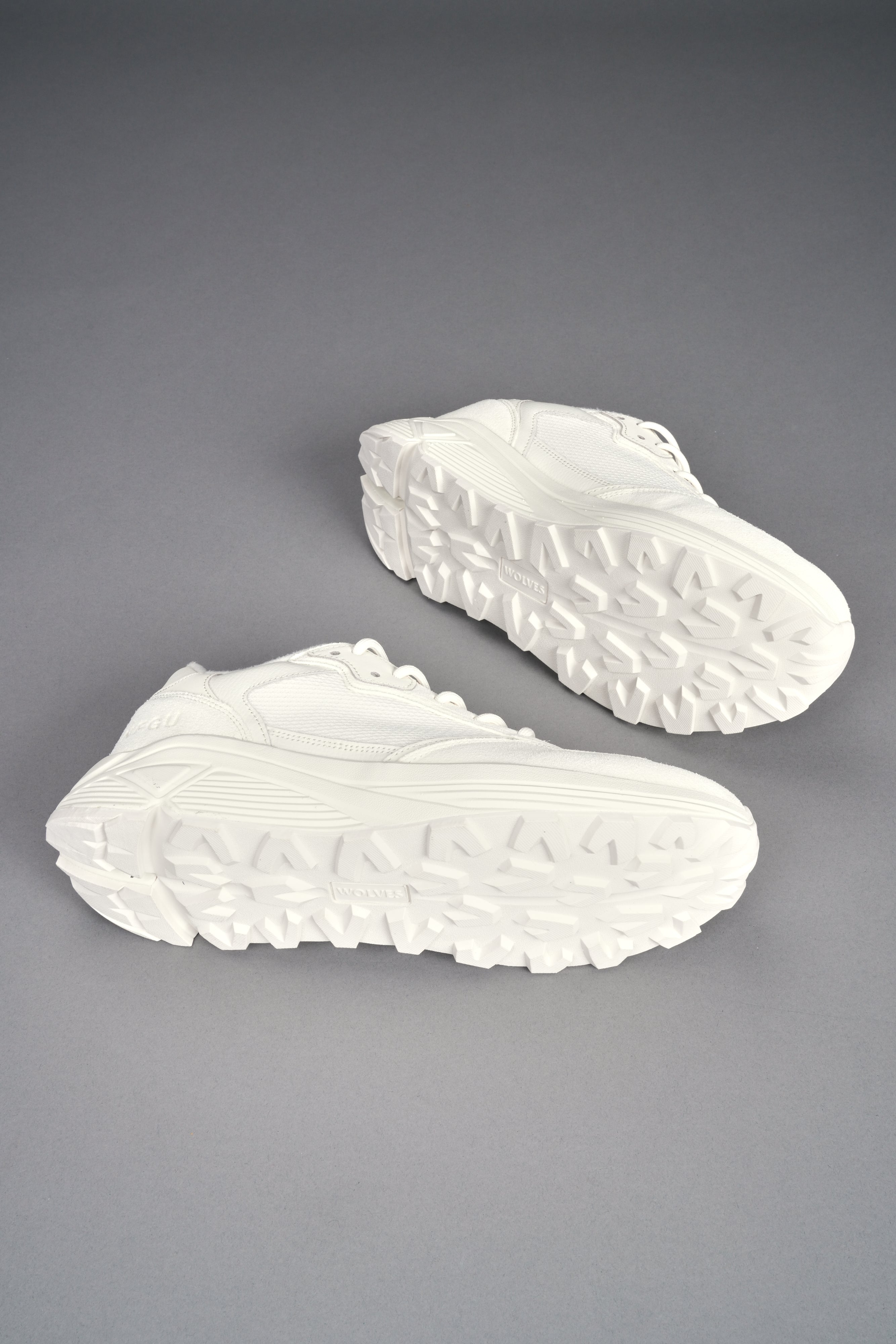 Run-1 Shoes in Cream/Black