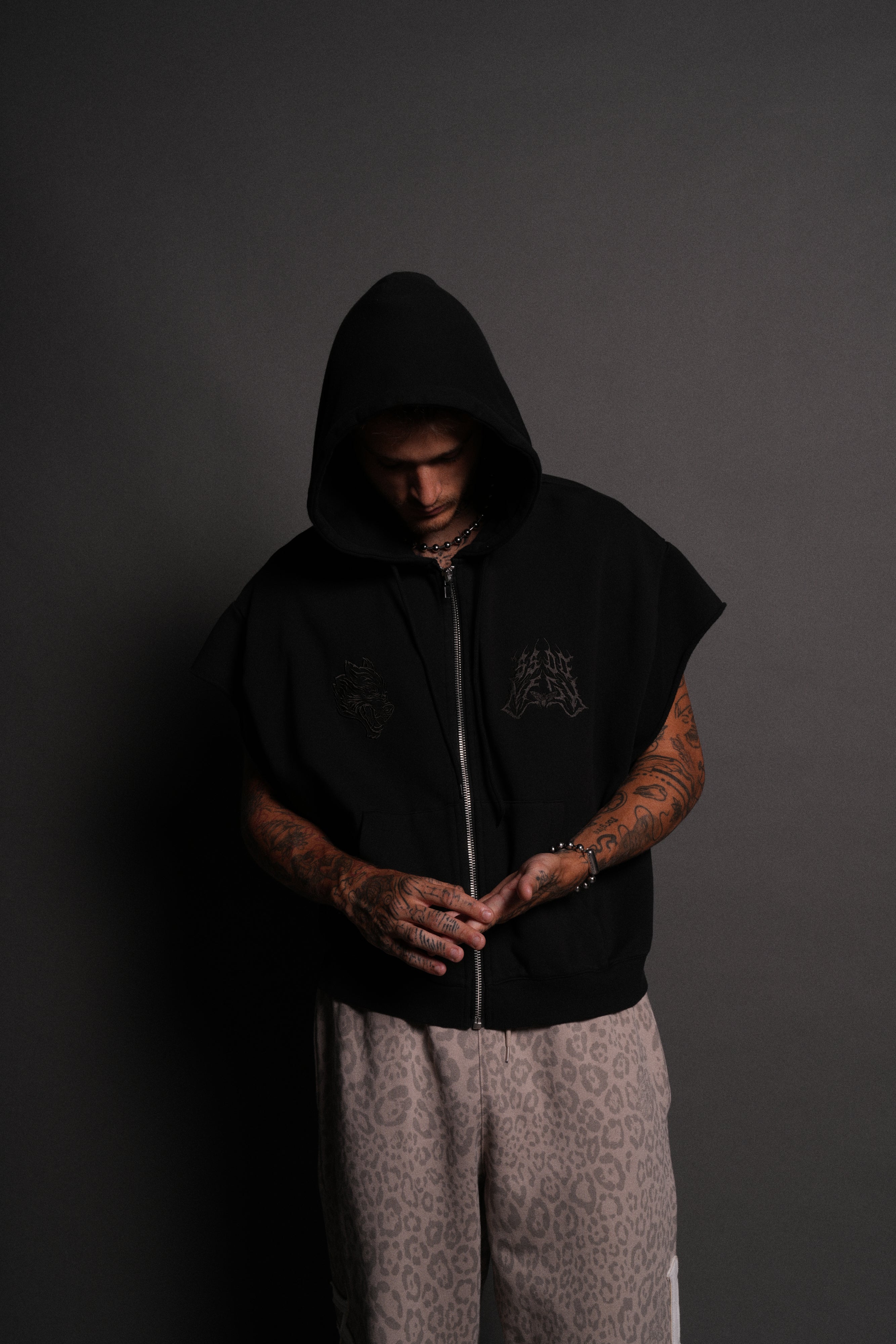 SSDDNFGU Moth Creed Cap Zip Hoodie in Black