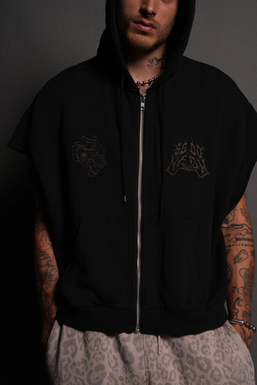 SSDDNFGU Moth Creed Cap Zip Hoodie in Black